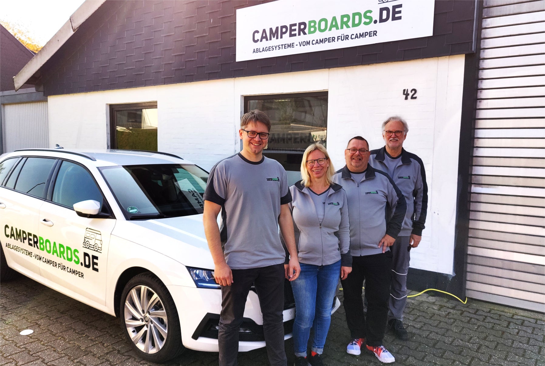 Camperboards grandit et s'agrandit, en déménageant vers un nouveau site - beaucoup plus d'espace pour le stockage, la logistique et le contact avec les clients