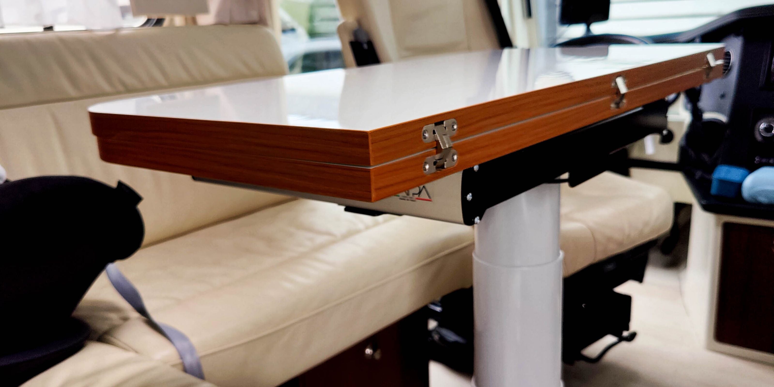 Plateaux de table pour camping-cars - configuration libre