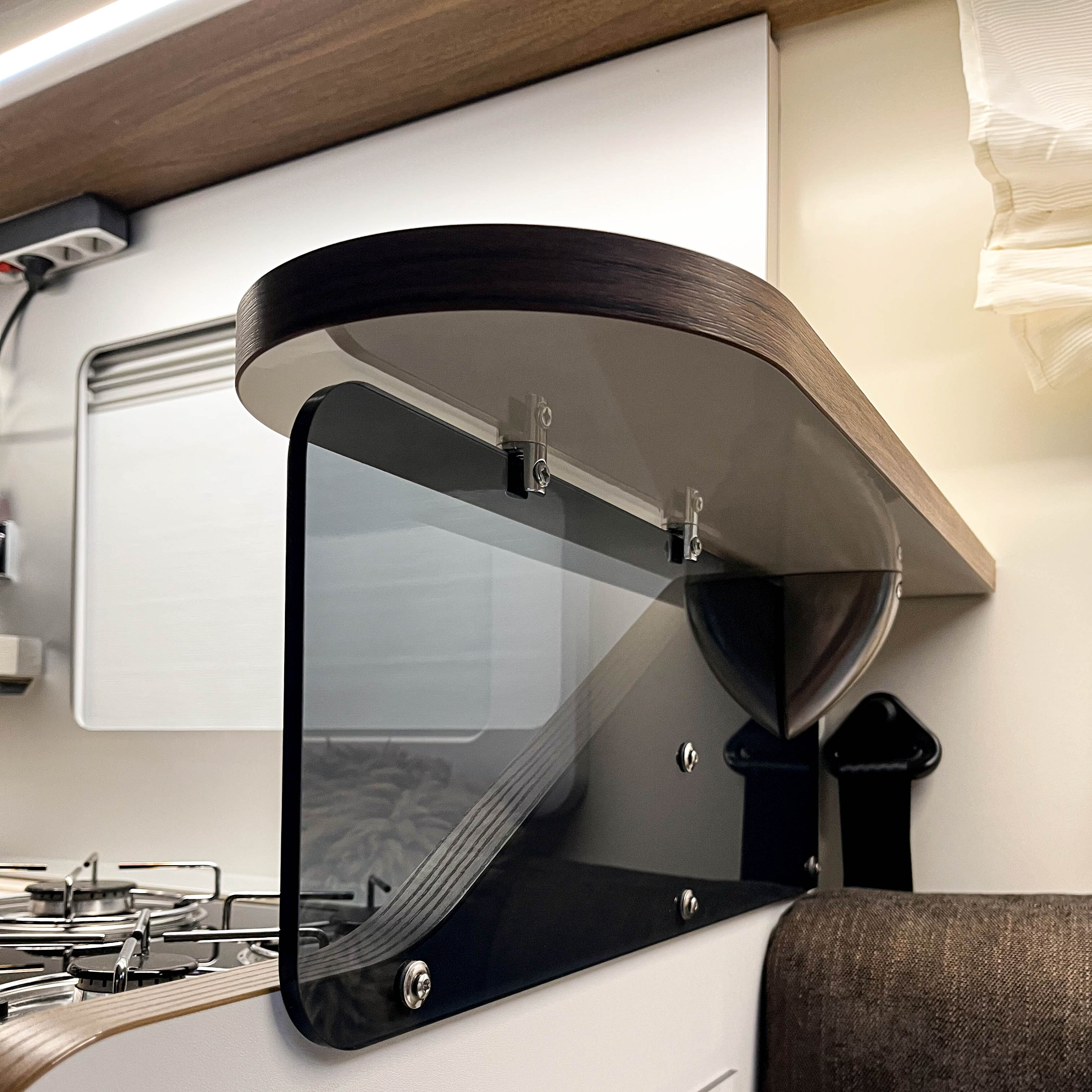 Tablette Mobilvetta Krosser et Kea avec compartiment de rangement sur la fenêtre de la cuisine et Face to Face