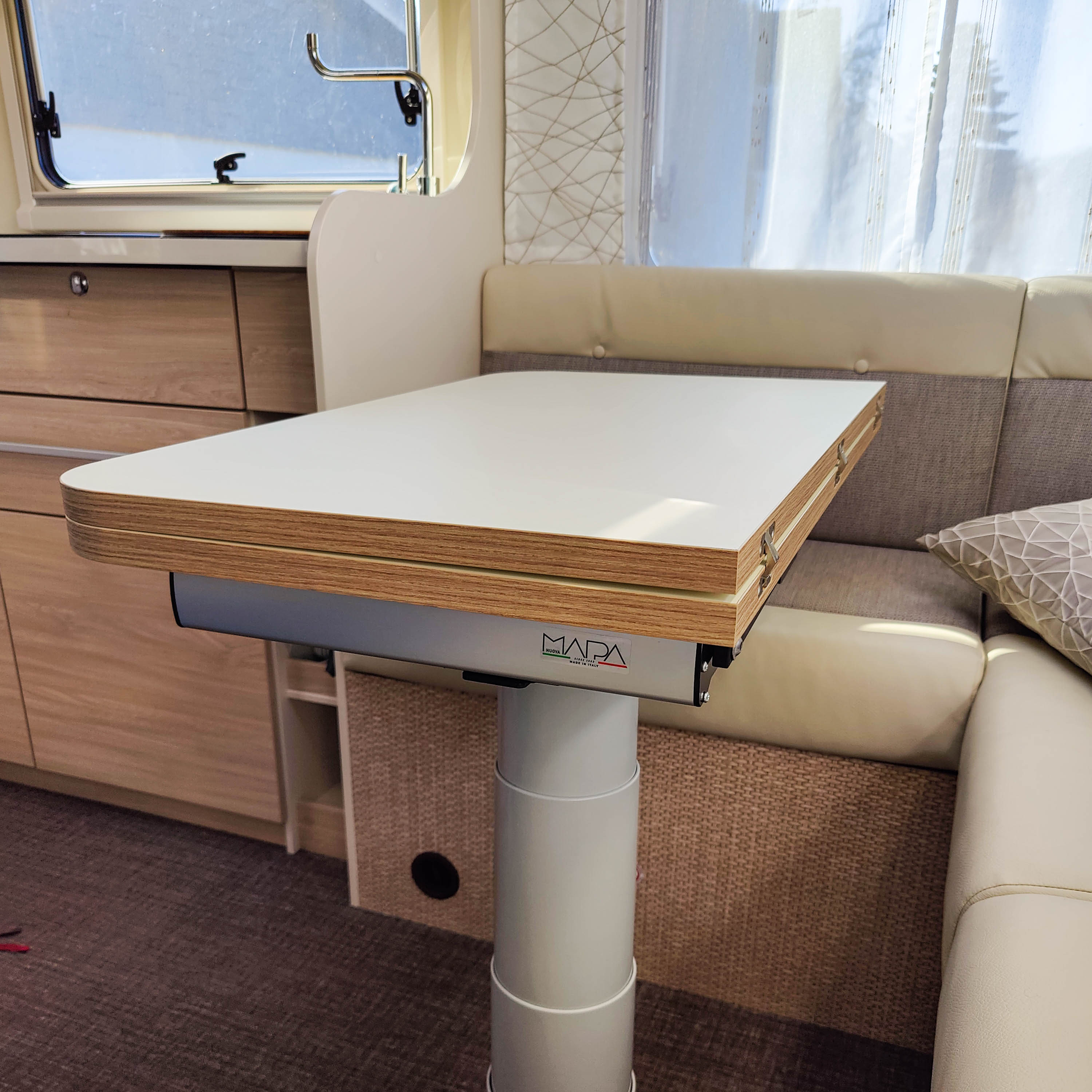 Piètement de table Nuova Mapa avec colonne réglable en hauteur pour plateaux rabattables