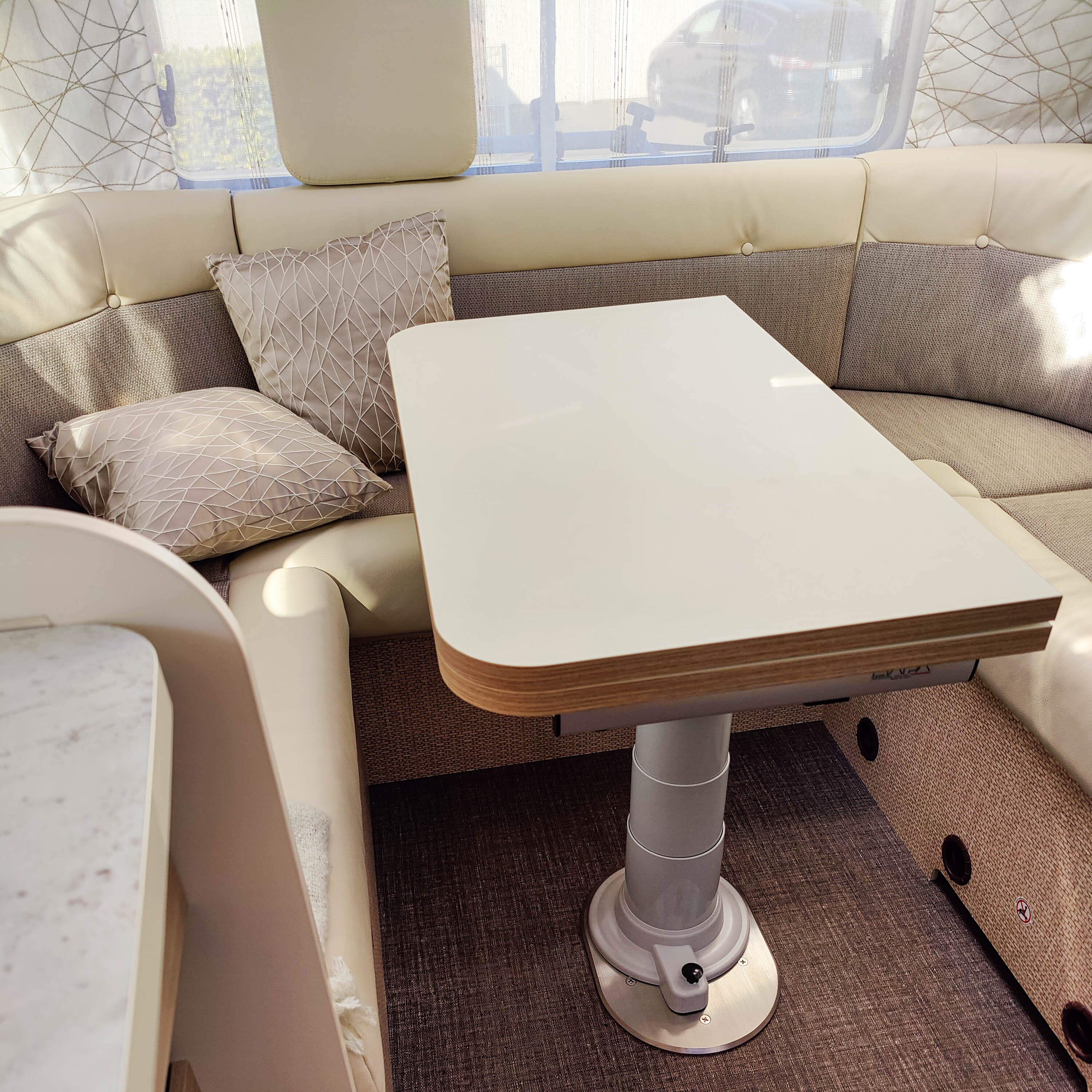 Piètement de table Nuova Mapa avec colonne réglable en hauteur pour plateaux rabattables