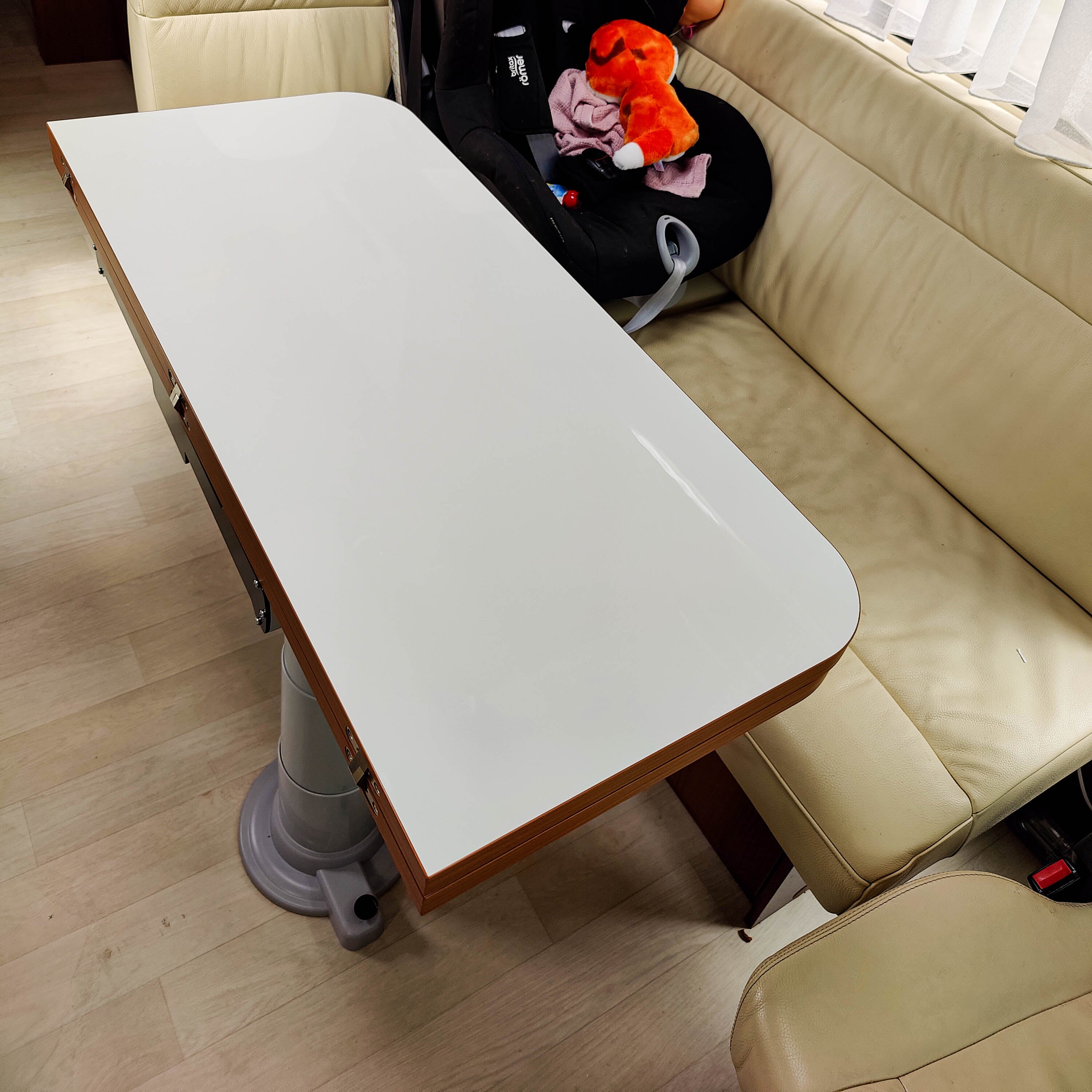 Piètement de table Nuova Mapa avec colonne réglable en hauteur pour plateaux rabattables