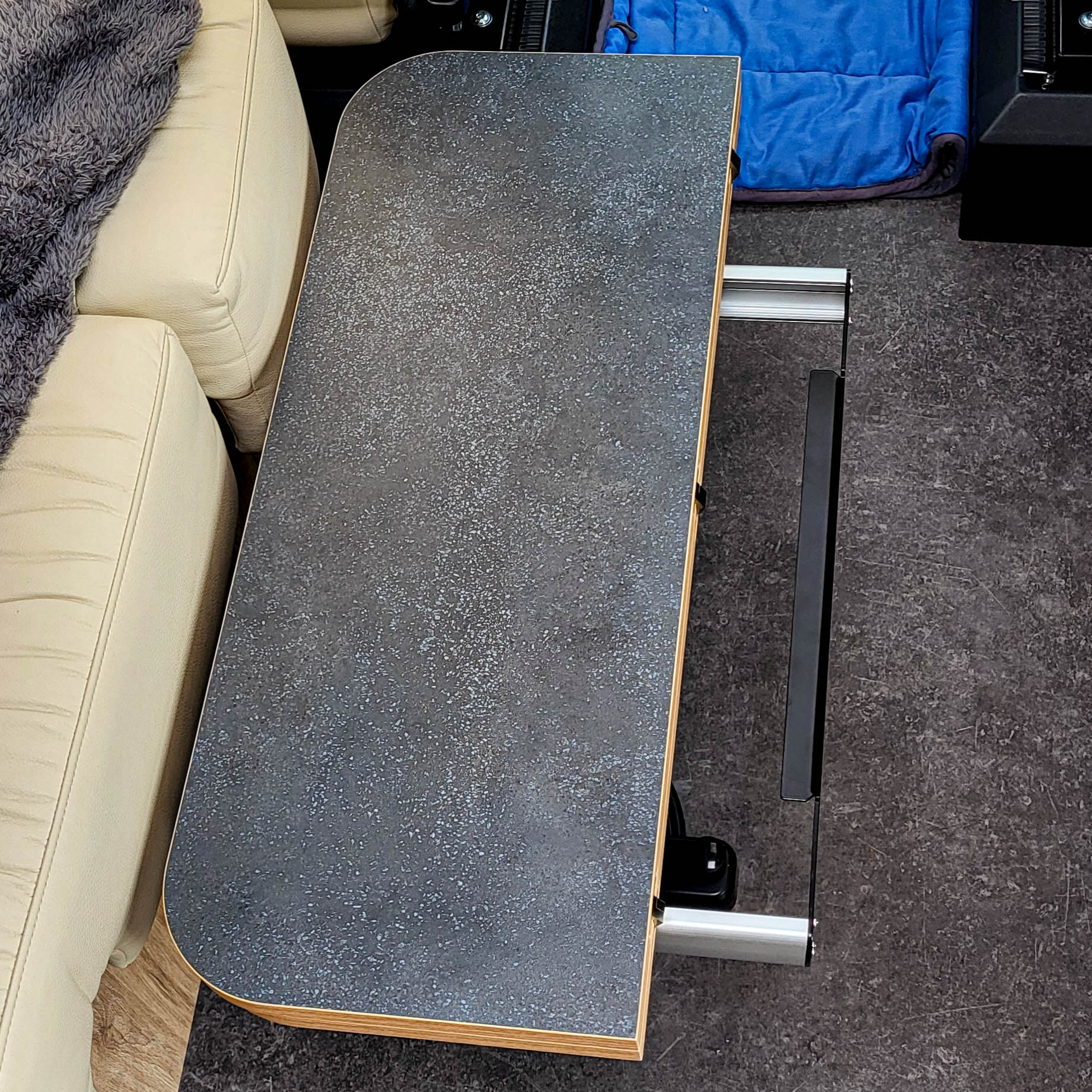 Piètement de table Nuova Mapa avec colonne réglable en hauteur pour plateaux rabattables