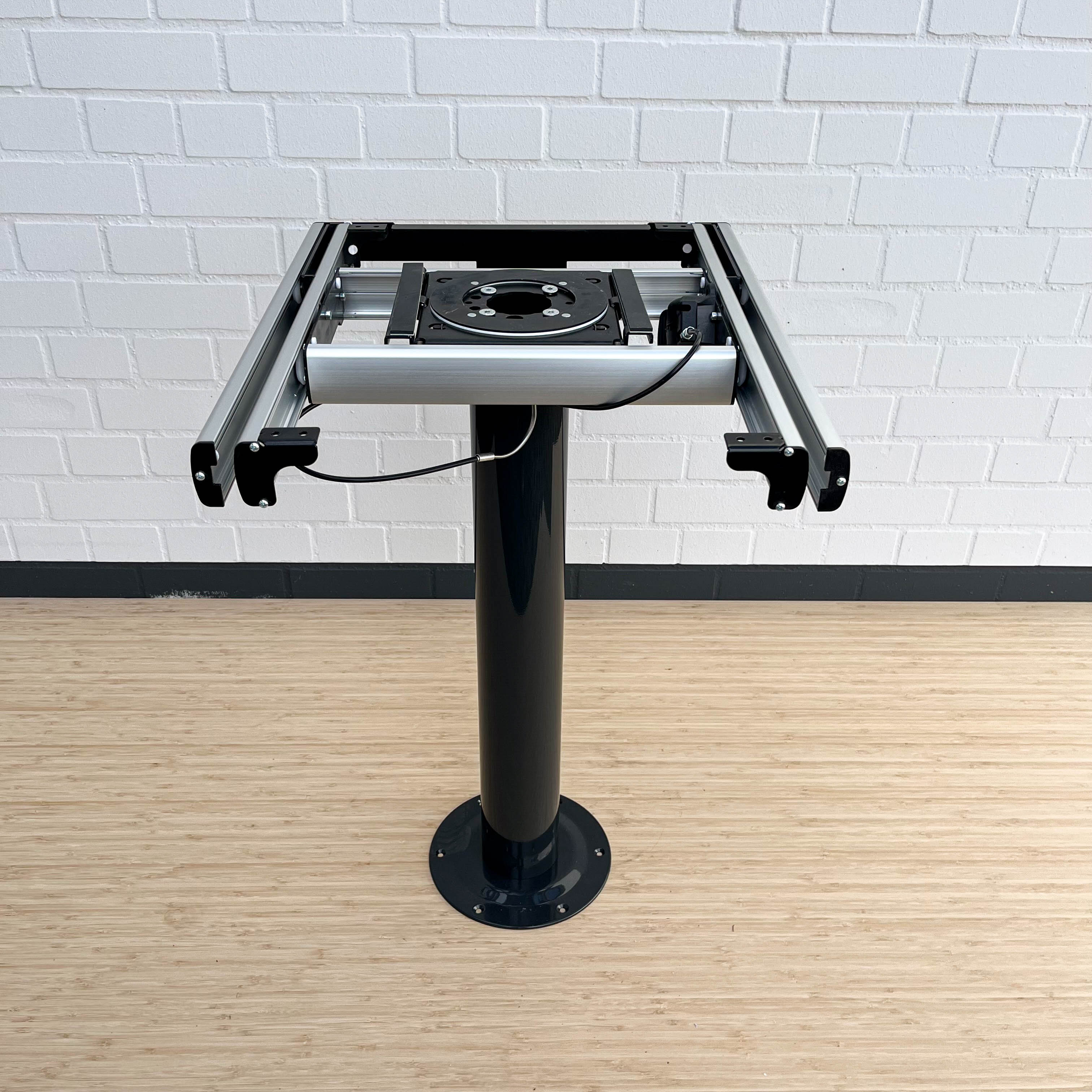 Piètement de table Nuova Mapa, y compris pied rigide pour plateaux de table pliants et classiques