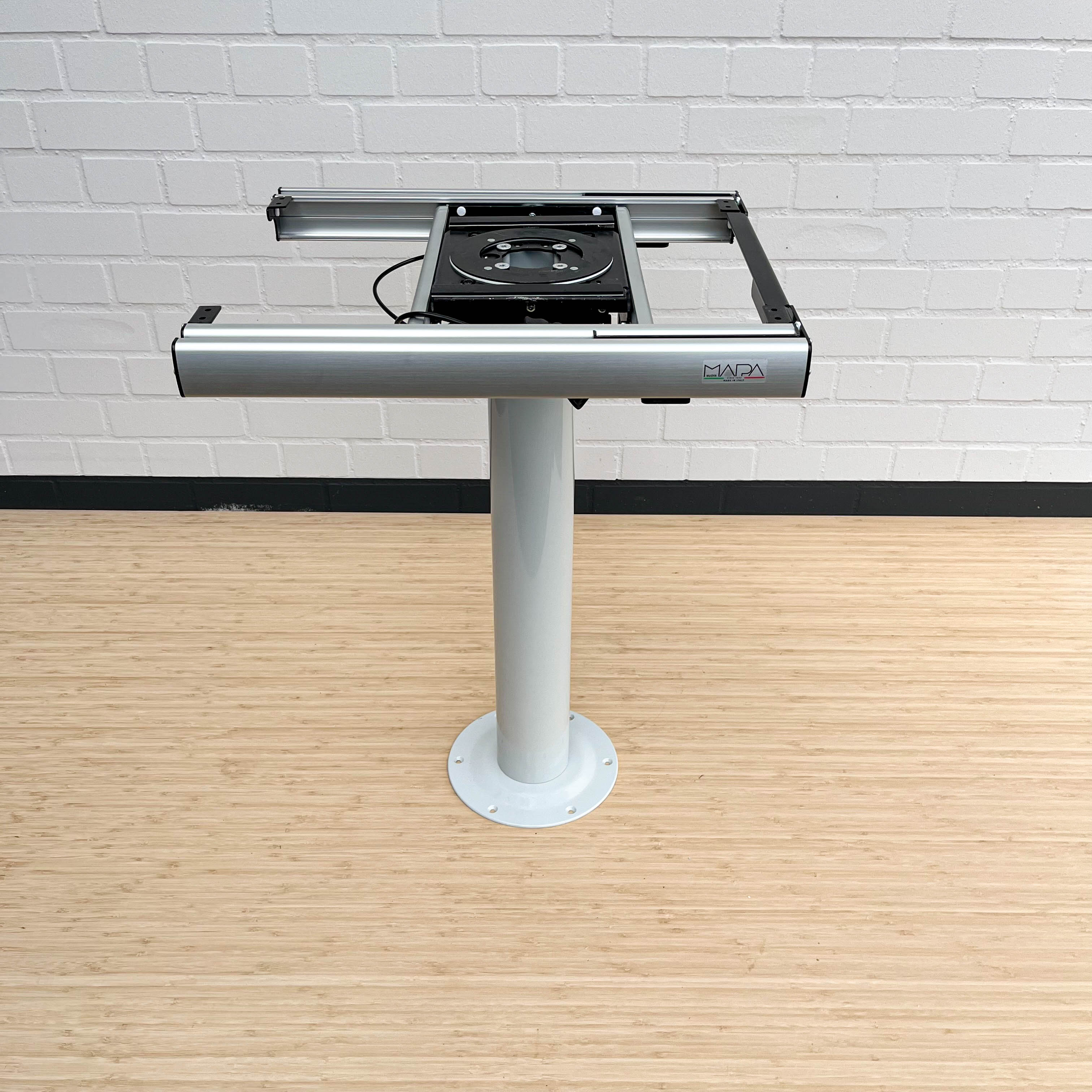 Piètement de table Nuova Mapa, y compris pied rigide pour plateaux de table pliants et classiques