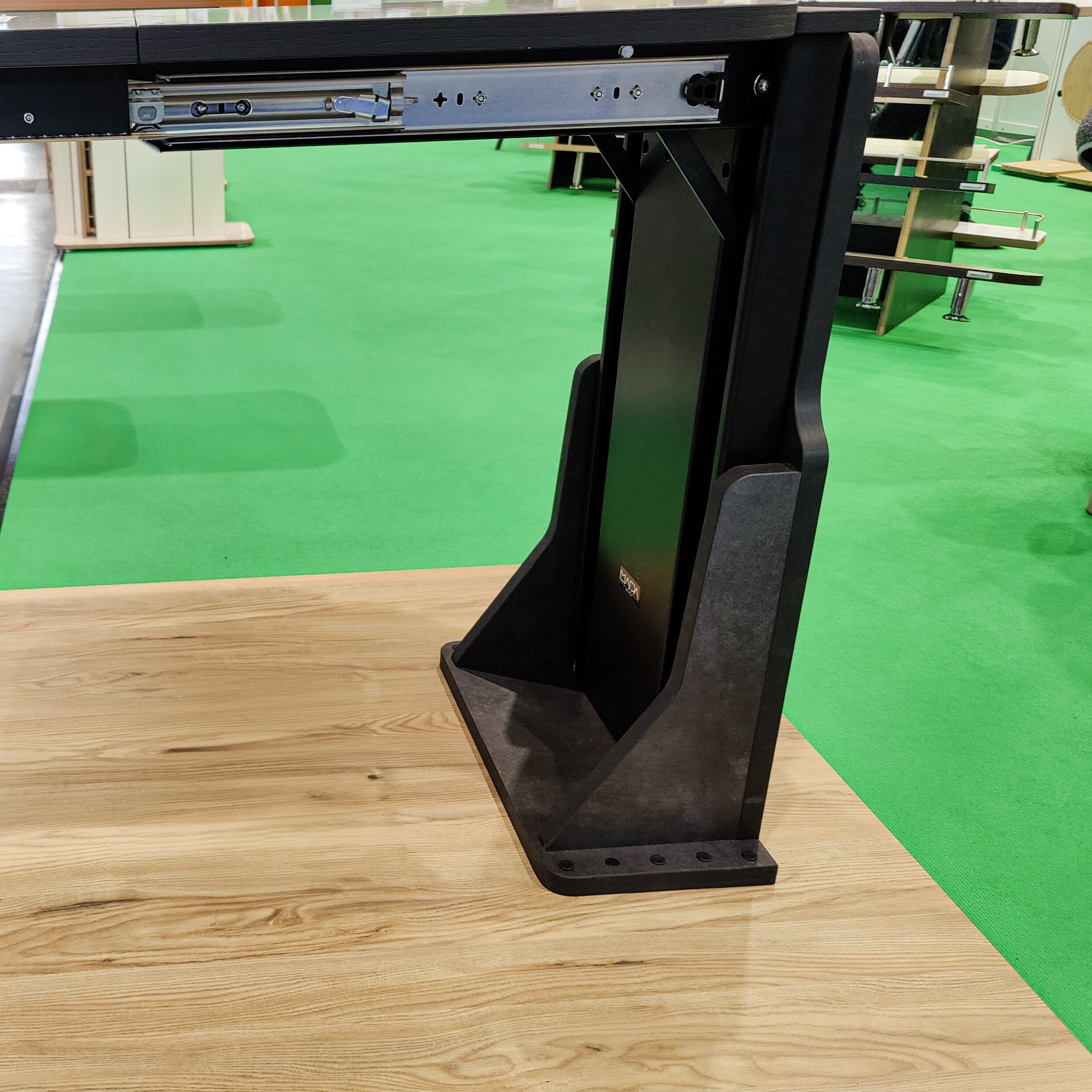 Table flottante pour fourgons et camping-cars