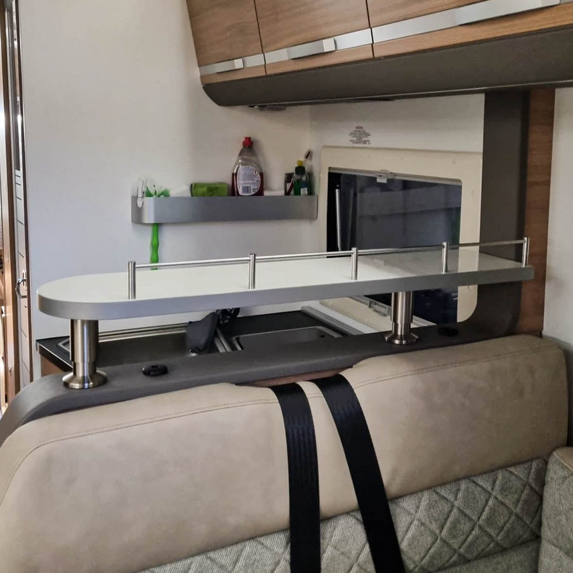 3031 Tablette de rangement pour les modèles Adria SL de 2018 à 2021 - Blanc brillant avec bord en gris/anthracite / avec tringle