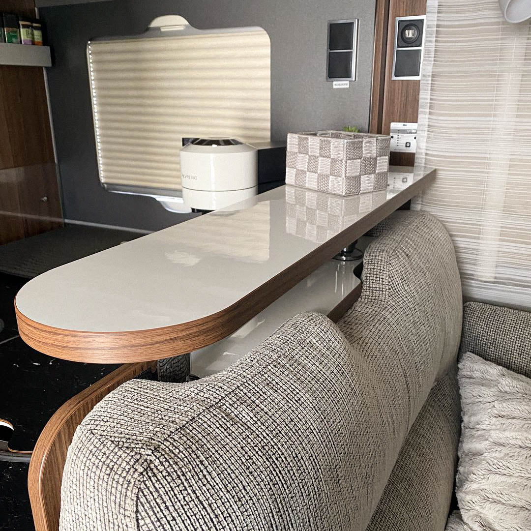 3046-2-pièces Tablette pour modèles Hymer - blanc brillant avec bord en Madison Walnut / sans tringle