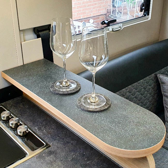 3351 Tablette pour Adria modèles DL et DC à partir de 2021 avec Face to Face - Terrazzo Nero avec bord en orme Salisbury / sans rambardes