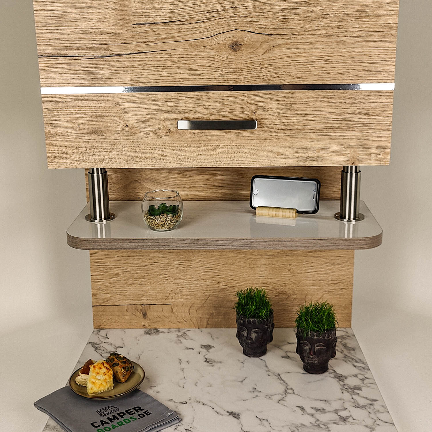 #couleur_blanc brillant avec chant en orme truffé