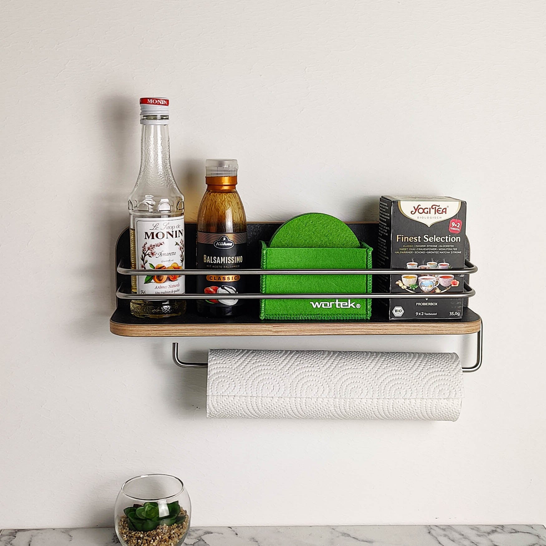 #couleur_Terrazzo Nero avec bord en orme Salisbury et rampe en acier inoxydable