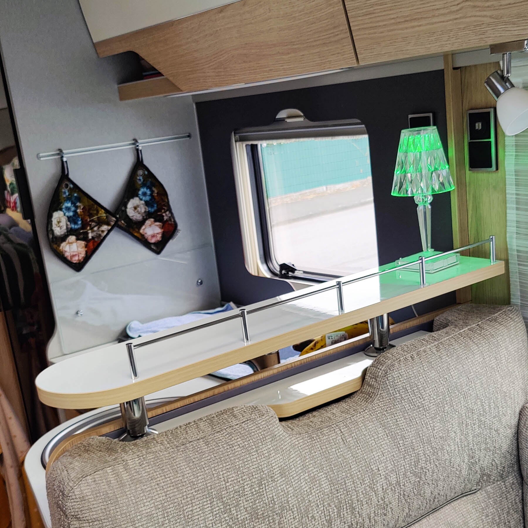 Tablette de rangement en 2 parties pour les modèles Hymer