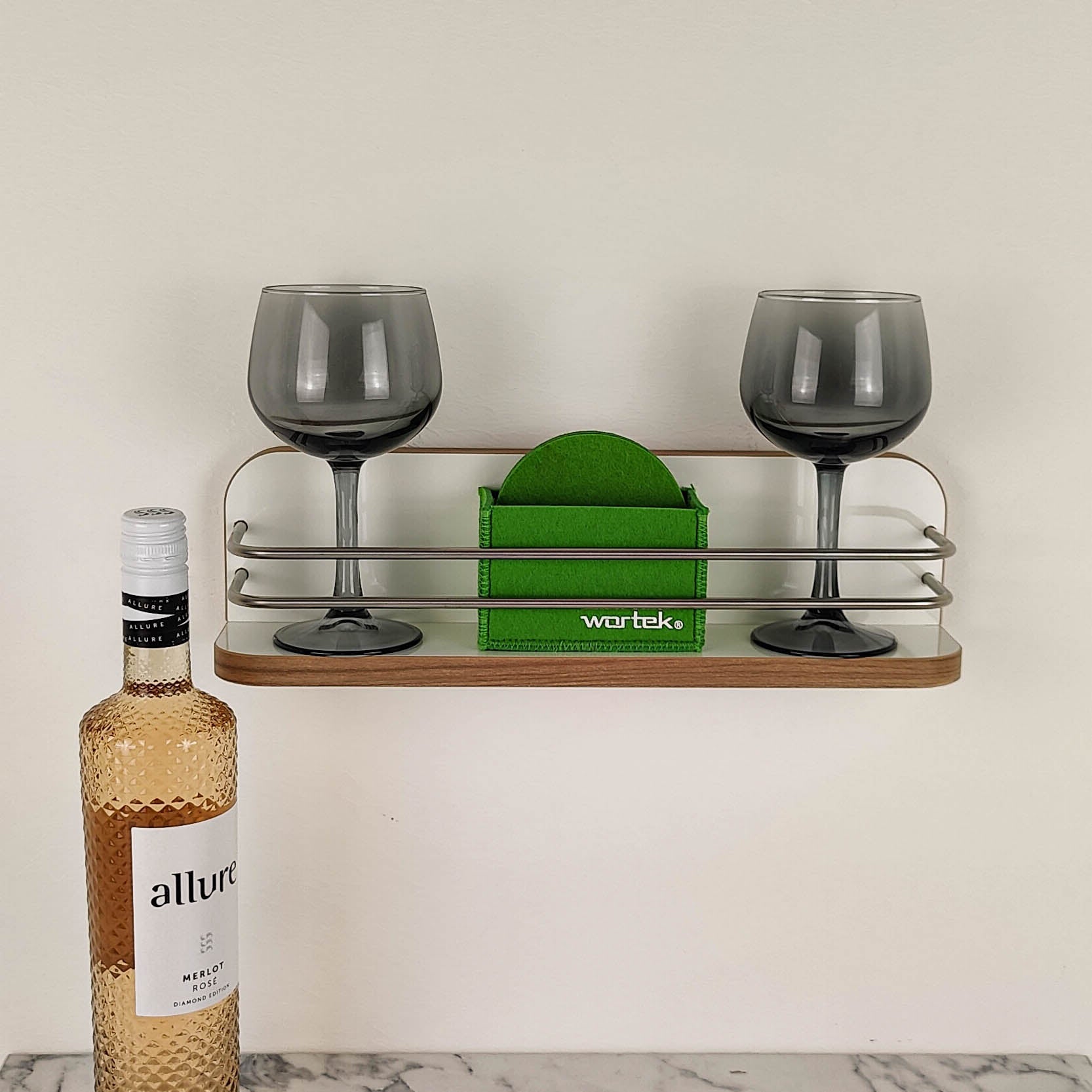 #couleur_blanc_brillant_avec_chant_cerise/havane_et_rail_inox