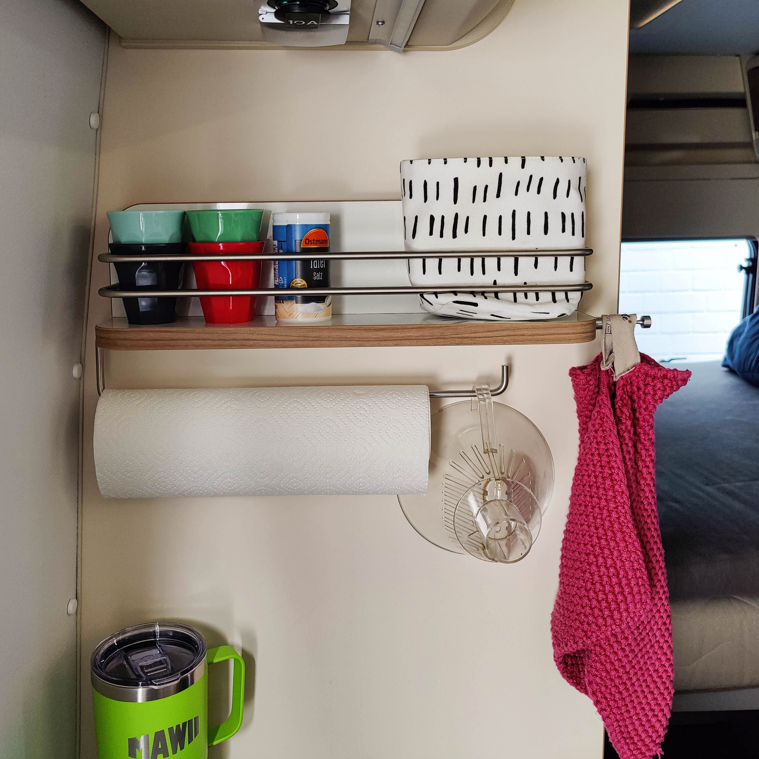 #couleur_blanc_brillant_avec_chant_cerise/havane_et_rail_inox