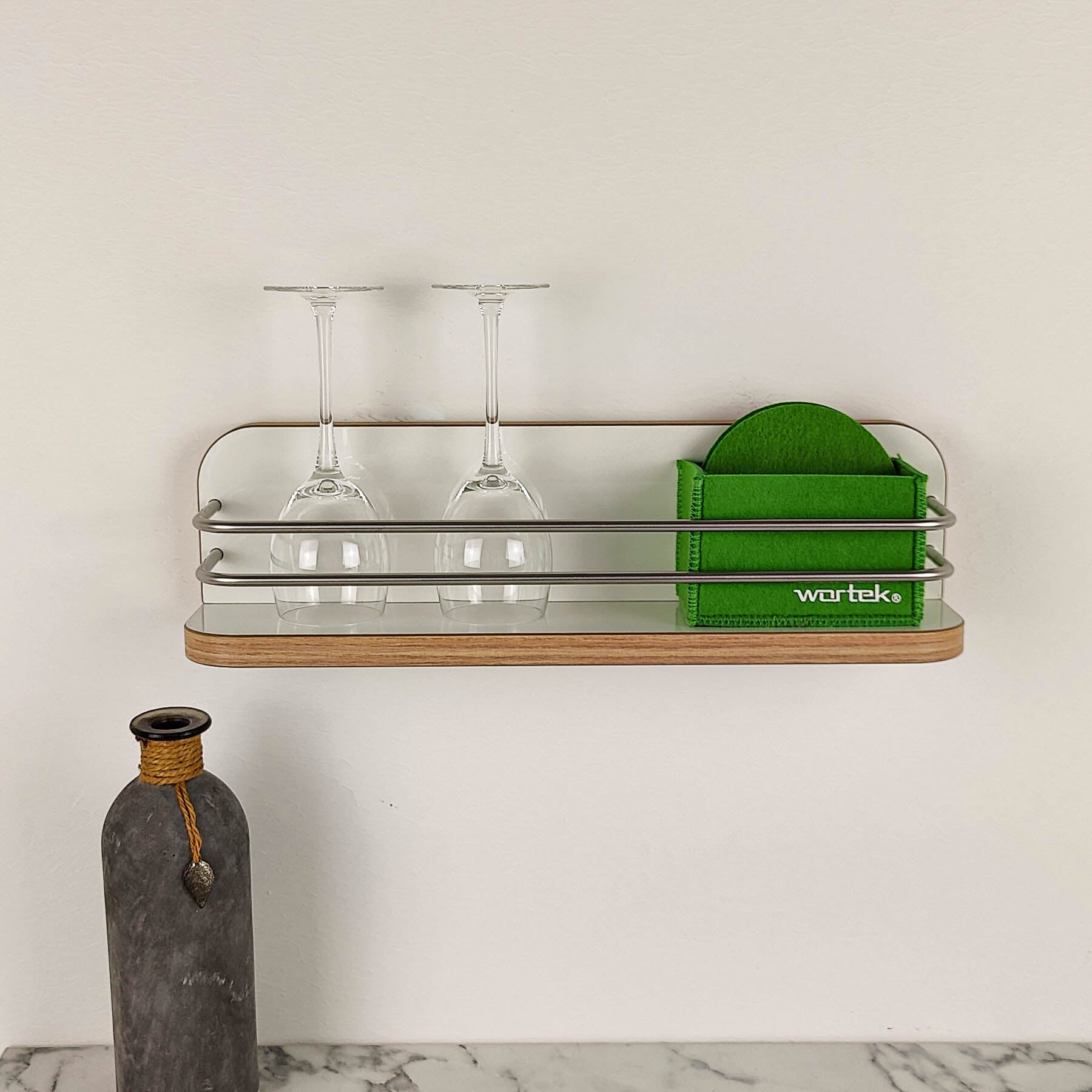 #couleur_blanc_brillant avec bord en orme Salisbury et rampe en acier inoxydable