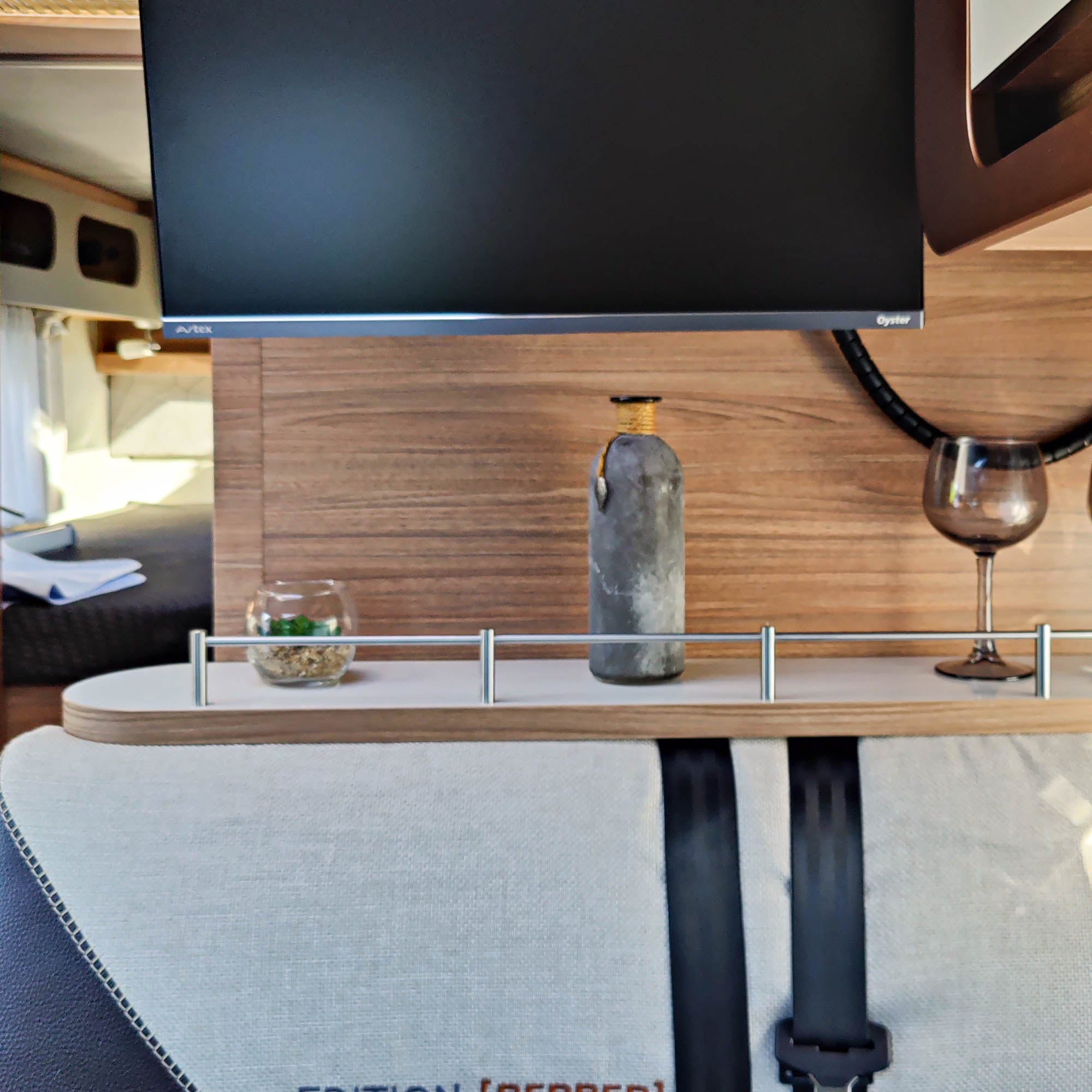 Étagère avec rambarde pour le Knaus