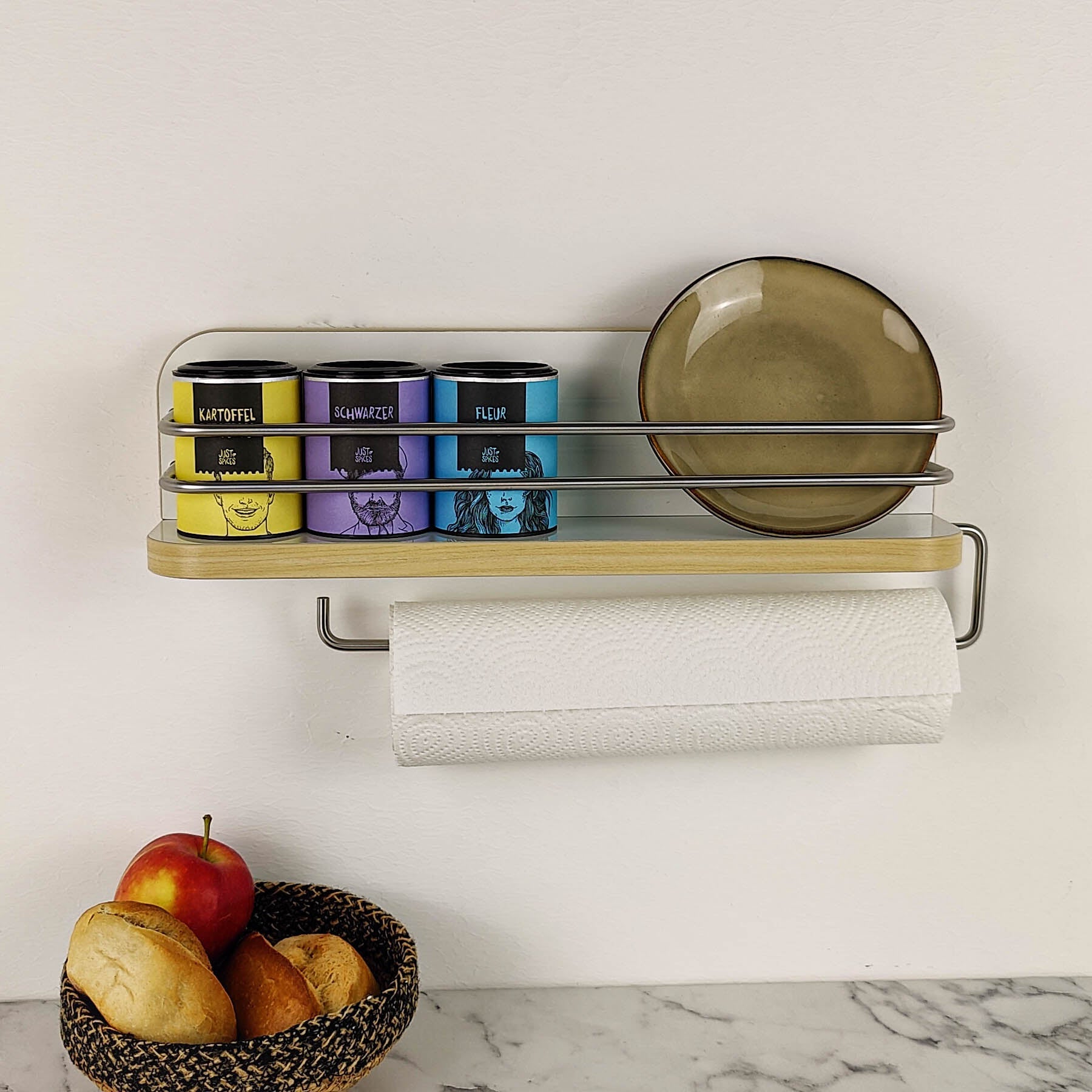 #couleur_blanc_brillant avec chants en érable clair et barre en inox