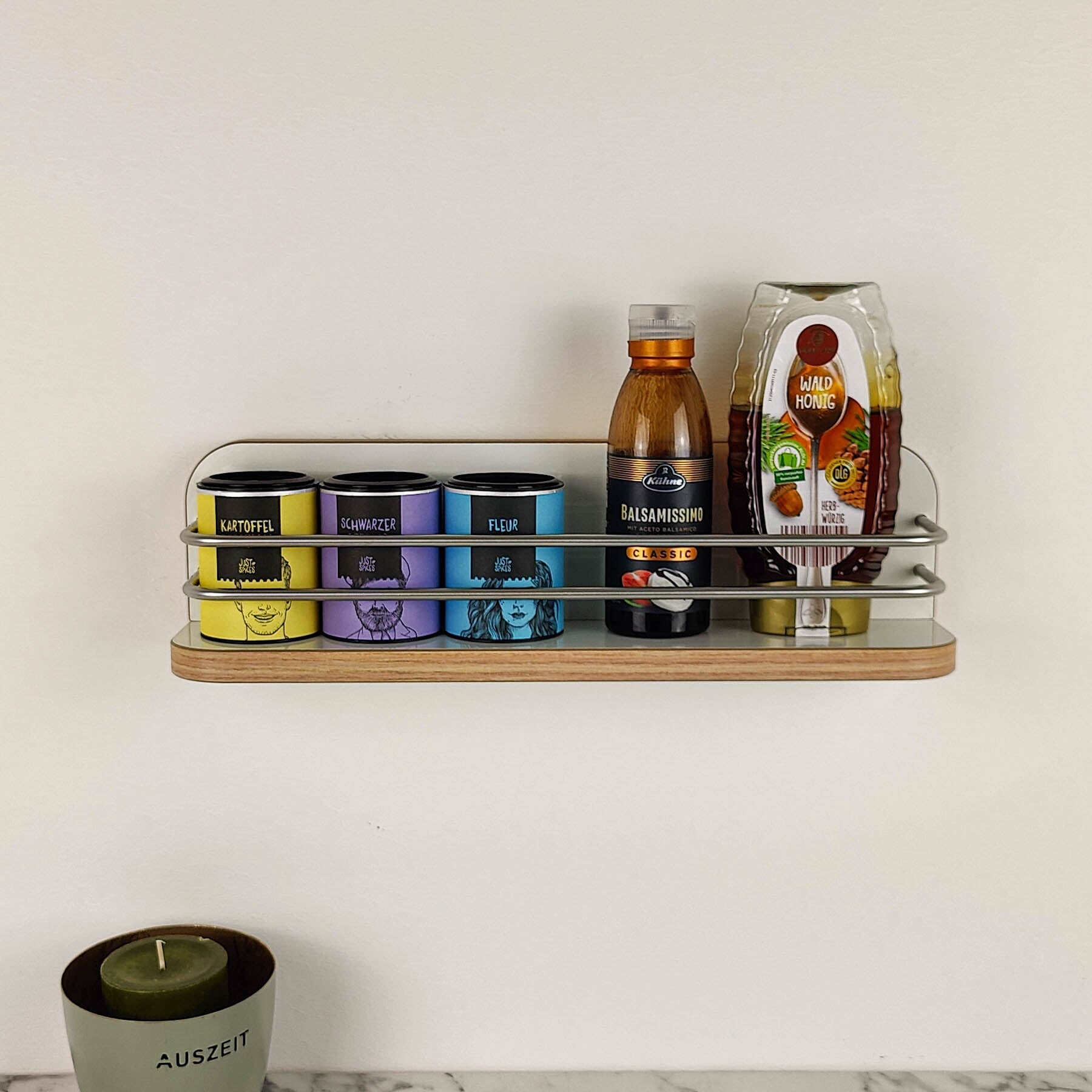 #couleur_blanc_brillant avec bord en orme Salisbury et rampe en acier inoxydable