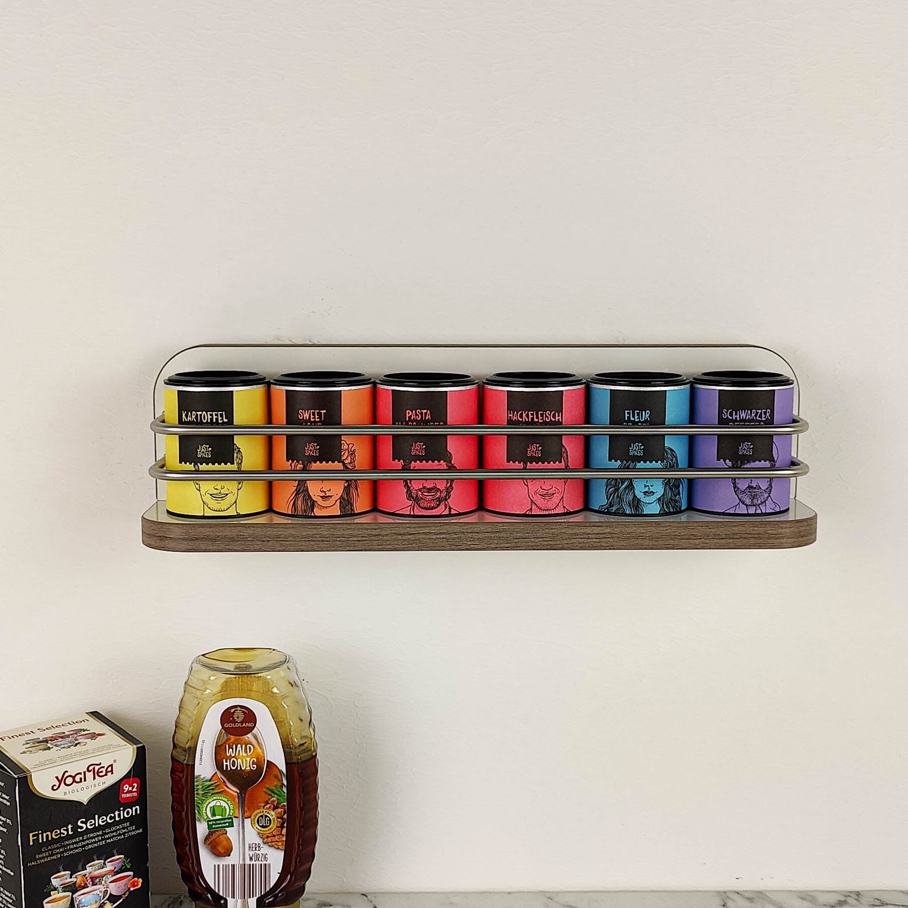 #couleur_blanc_brillant avec bord en orme truffé et rampe en acier inoxydable