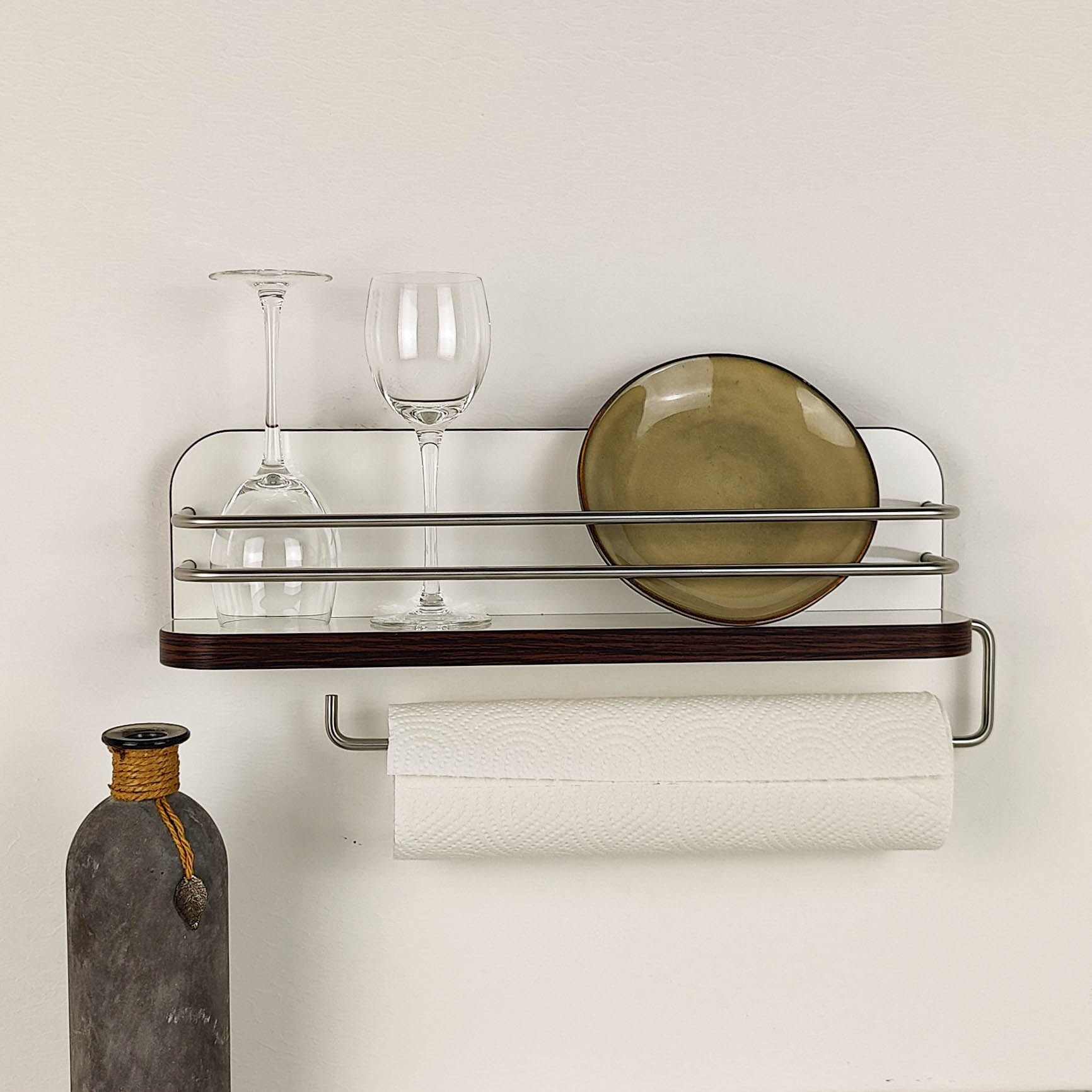 #couleur_blanc_brillant avec bord en wengé classique et rampe en acier inoxydable