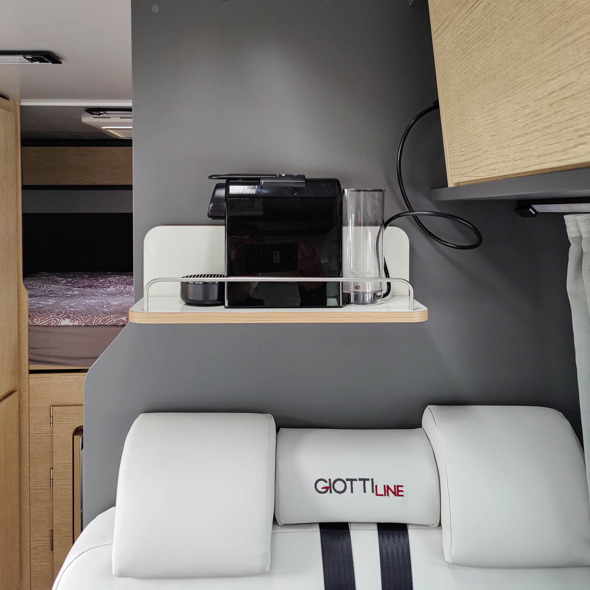 Place pour la machine à café dans le camping-car
