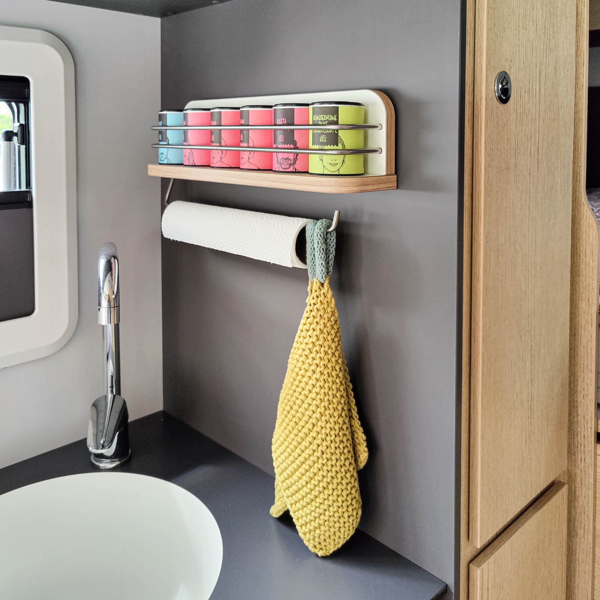 #couleur_blanc_brillant avec bord en orme Salisbury et rampe en acier inoxydable