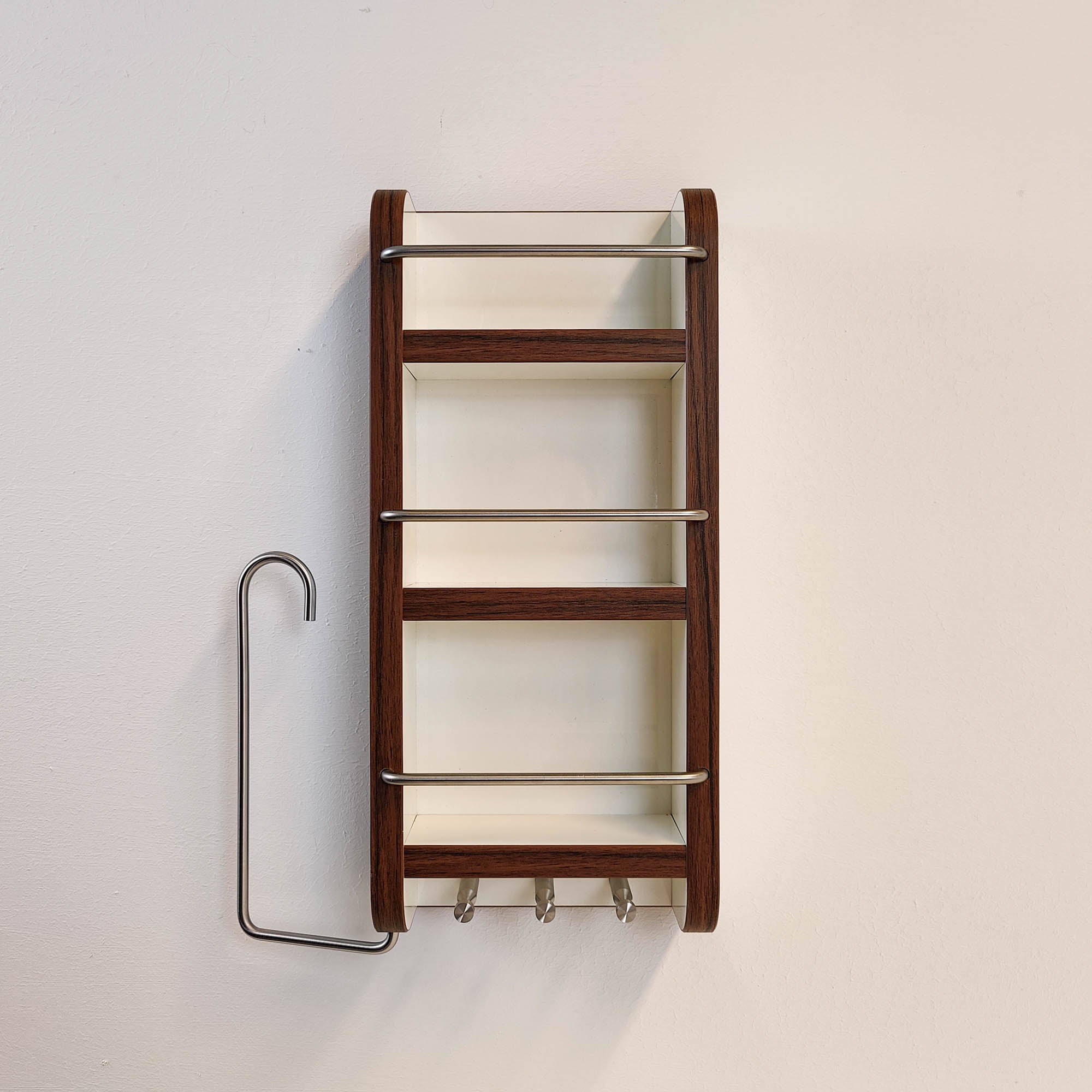 #couleur_blanc brillant avec chant en wengé classique