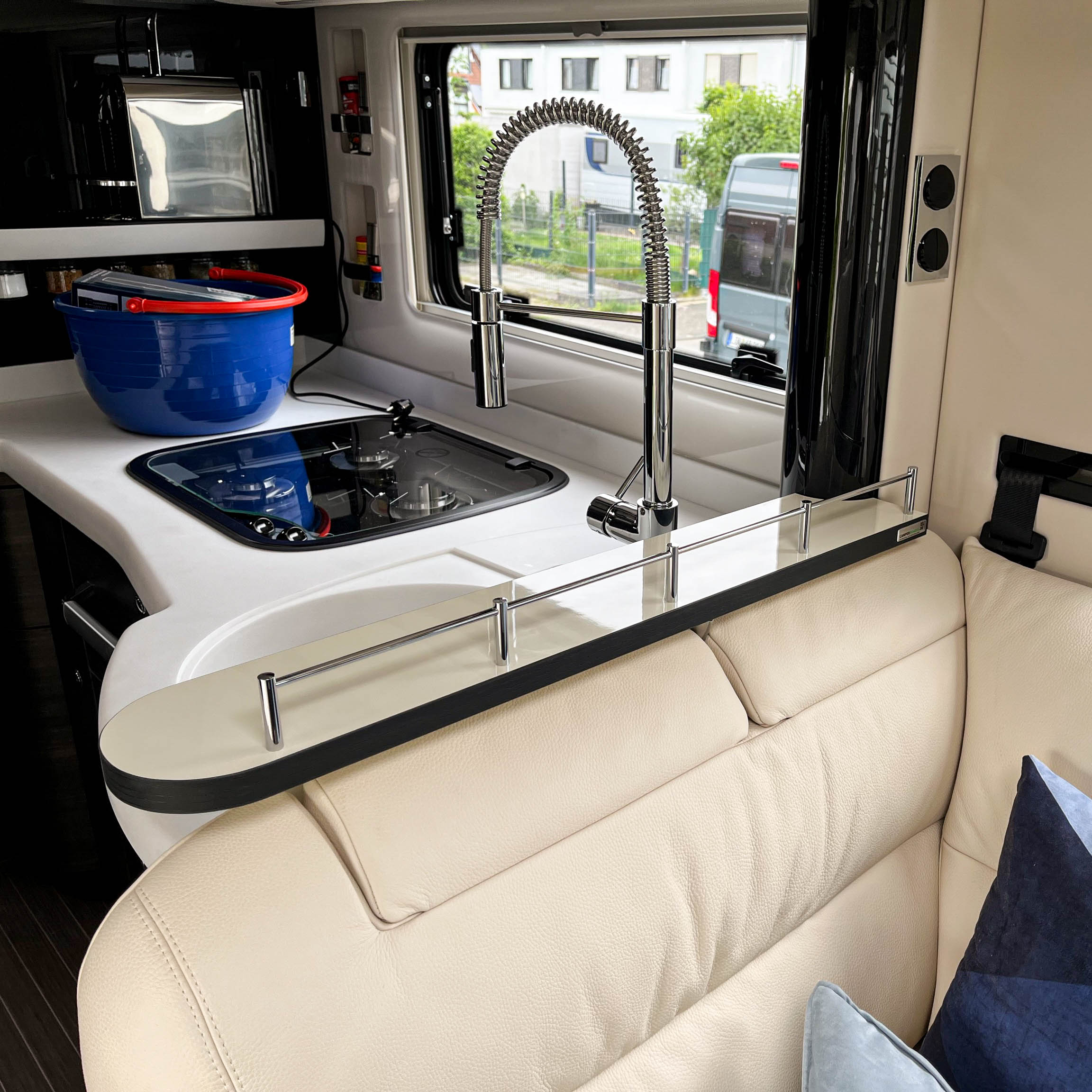 Tablette pour Concorde avec plan de travail en matière minérale