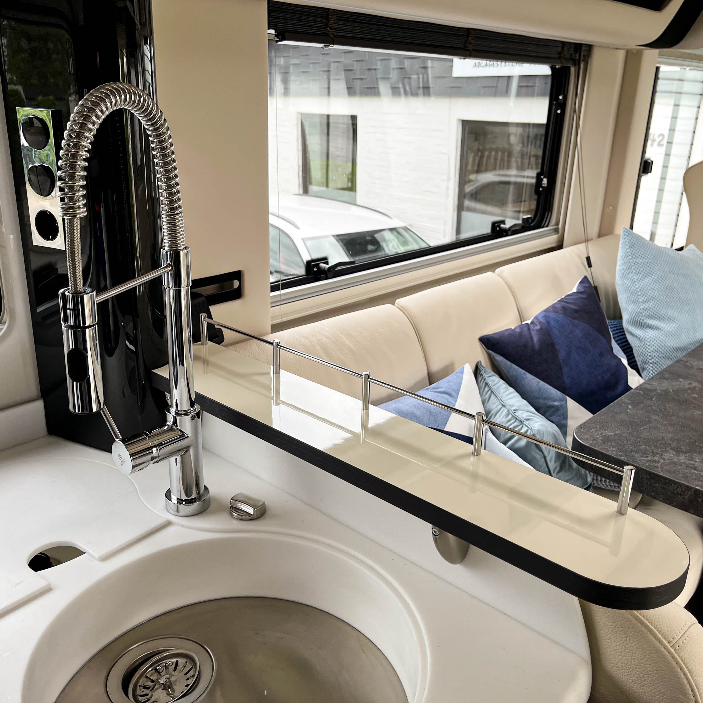 Tablette pour Concorde avec plan de travail en matière minérale