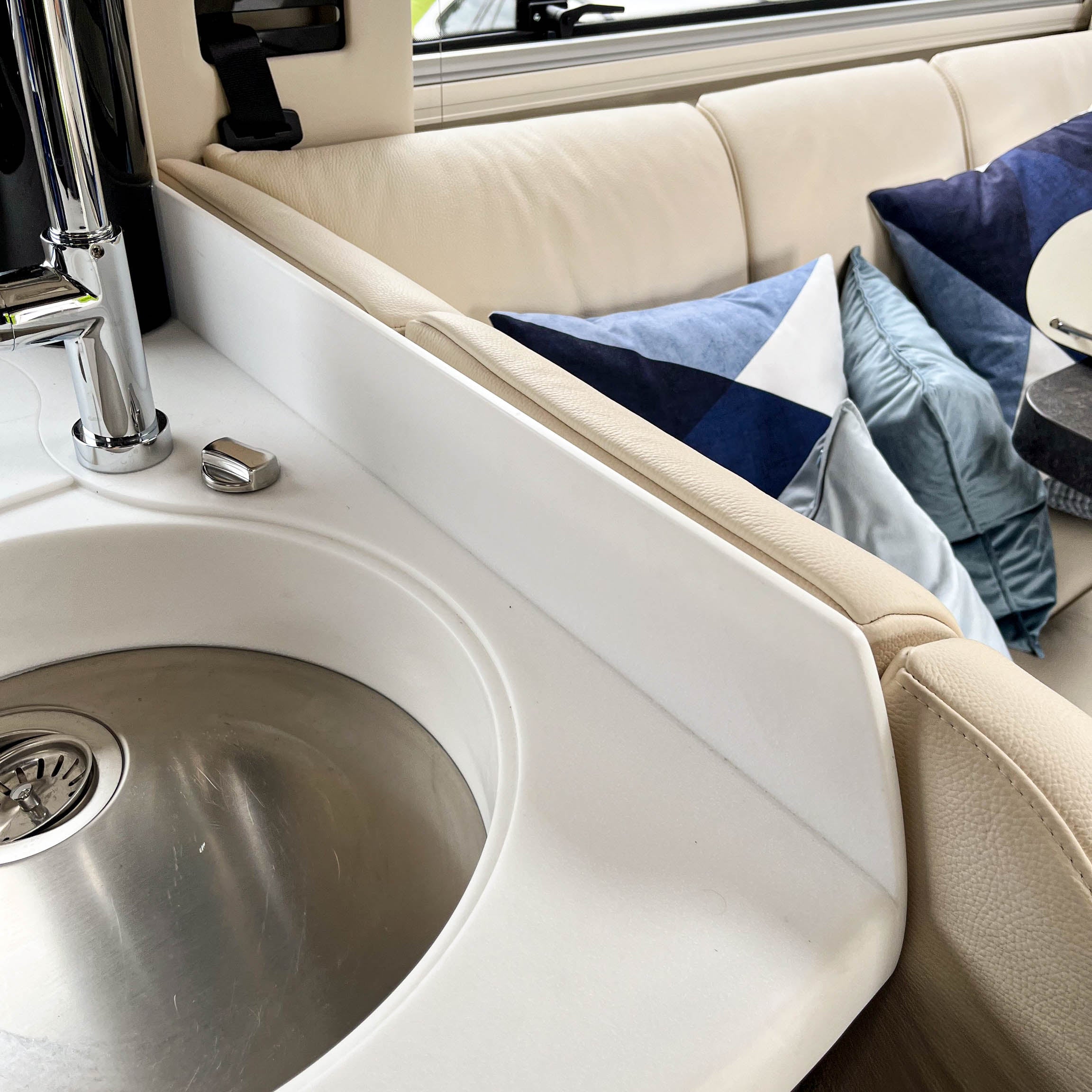 Tablette pour Concorde avec plan de travail en matière minérale