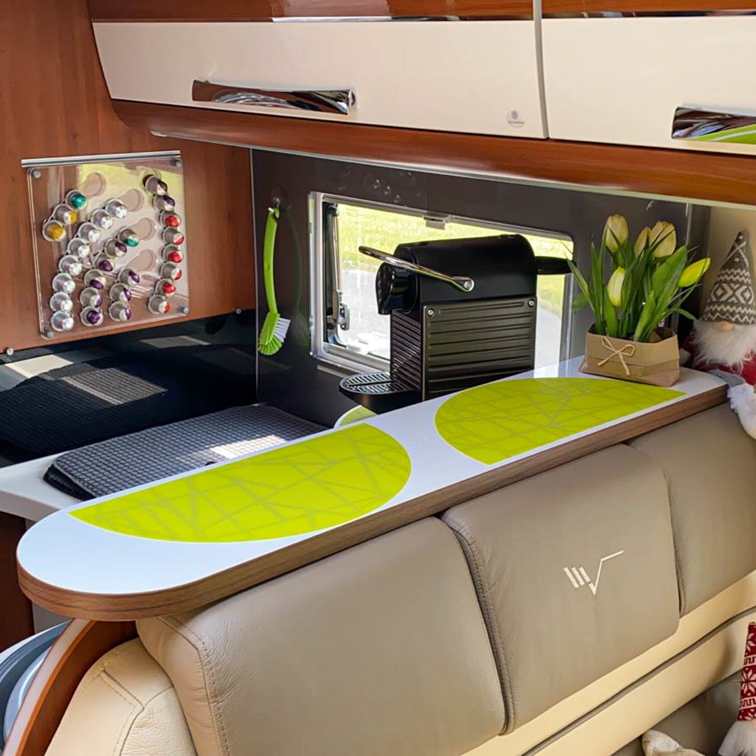 Tablette de rangement pour Mobilvetta K-Yacht Tekno Line à partir de 2018 avec dînette en L