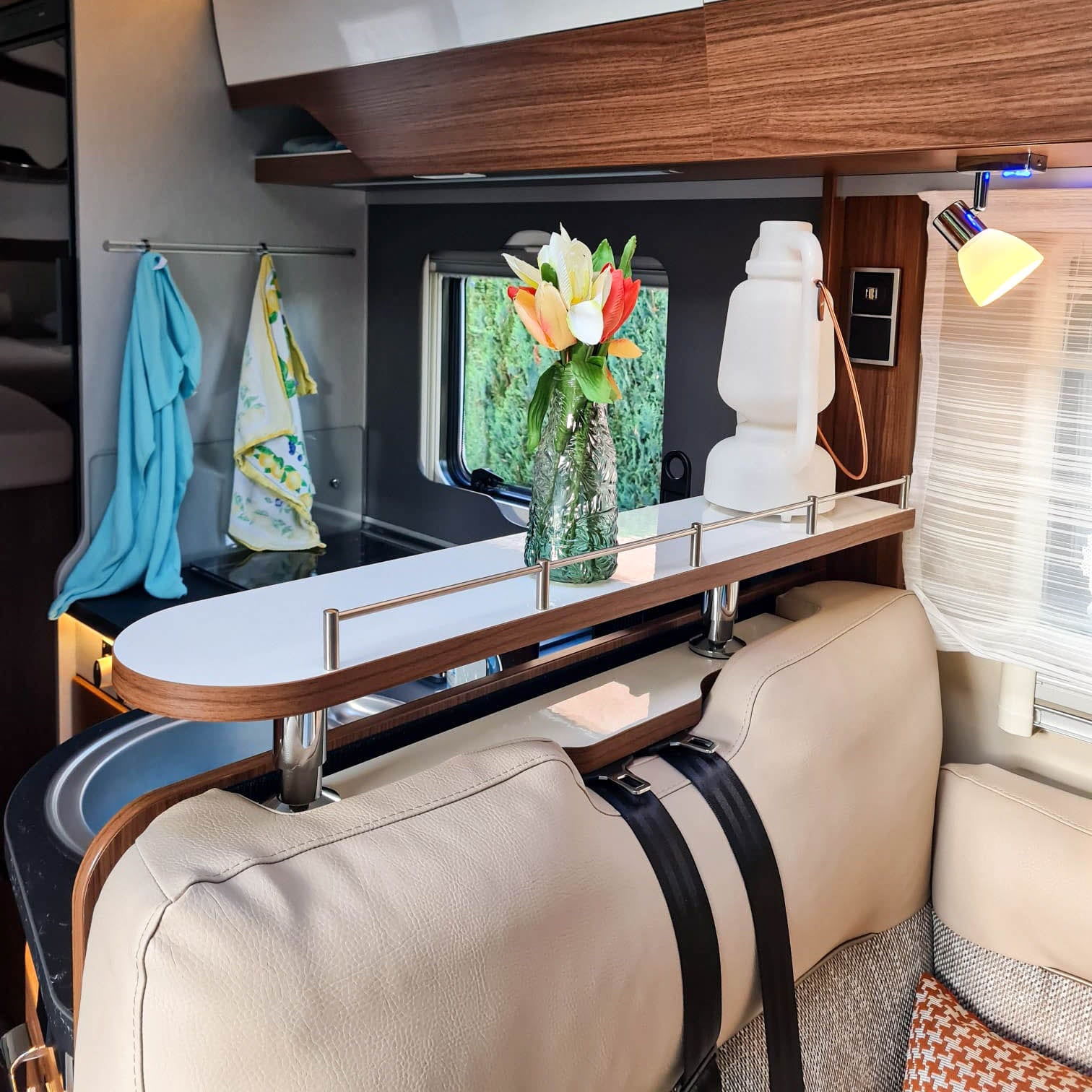 Tablette de rangement en 2 parties pour les modèles Hymer