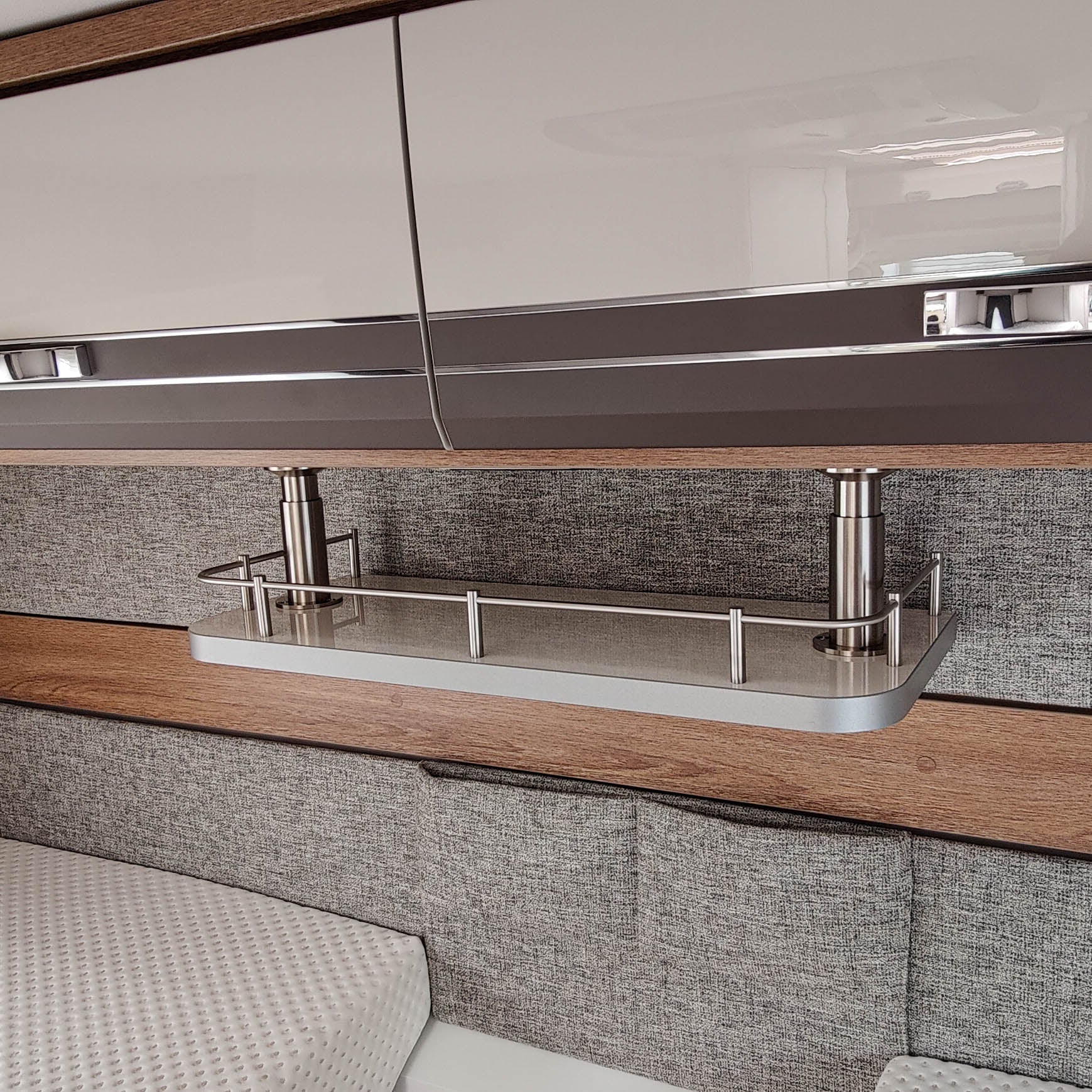 #couleur_blanc brillant avec bord en gris/anthracite