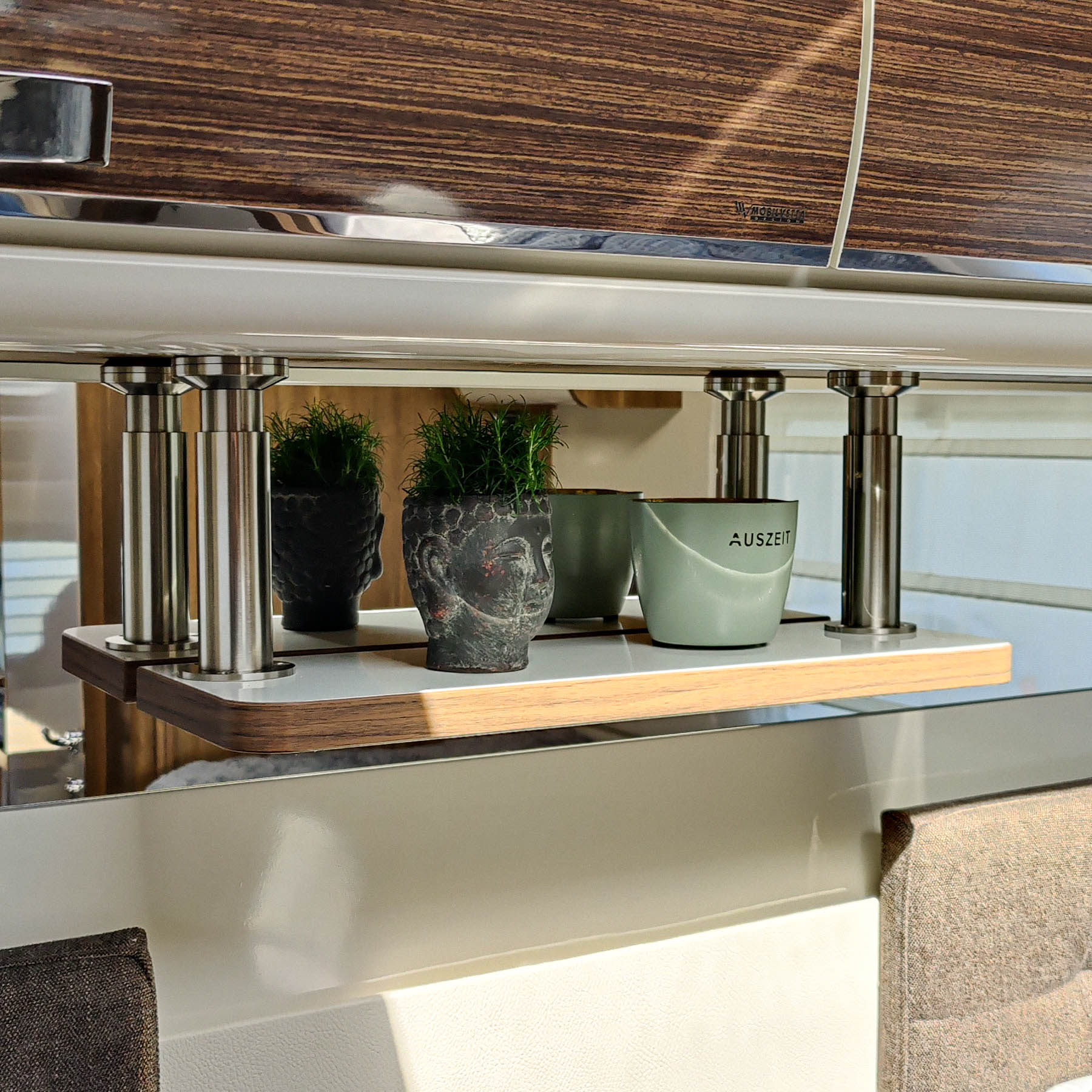 #couleur_blanc brillant avec chant Madison Walnut