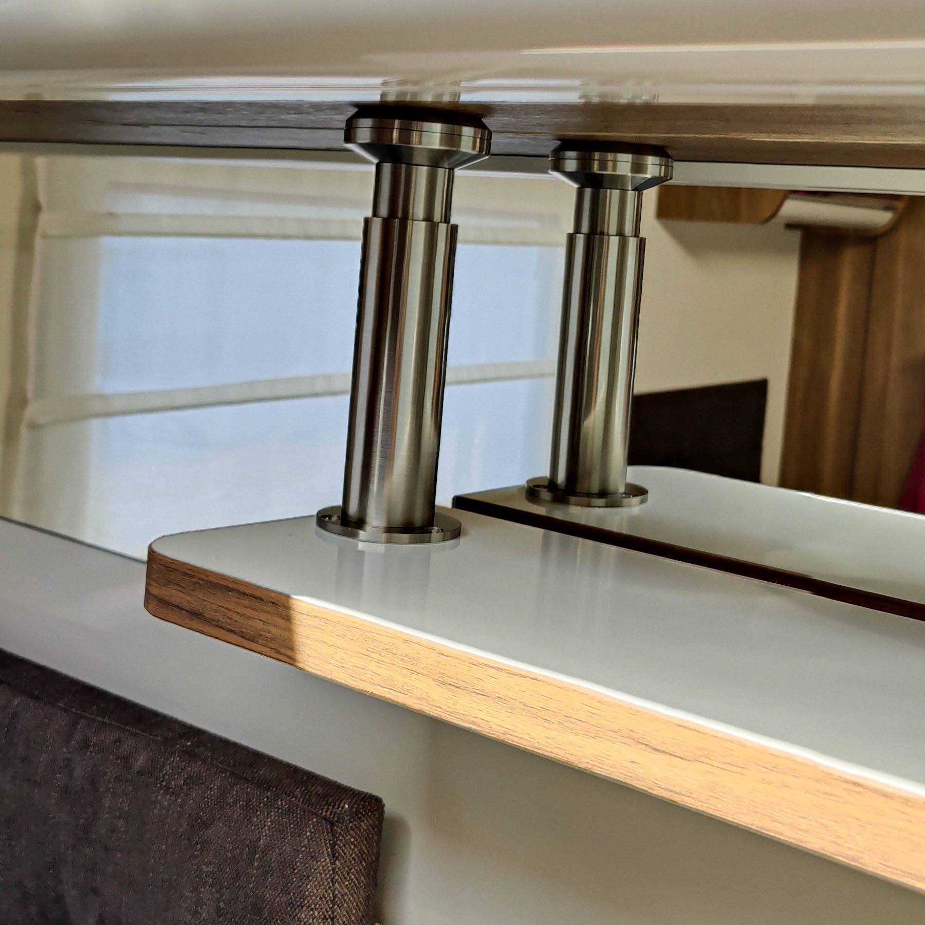 #couleur_blanc brillant avec chant Madison Walnut