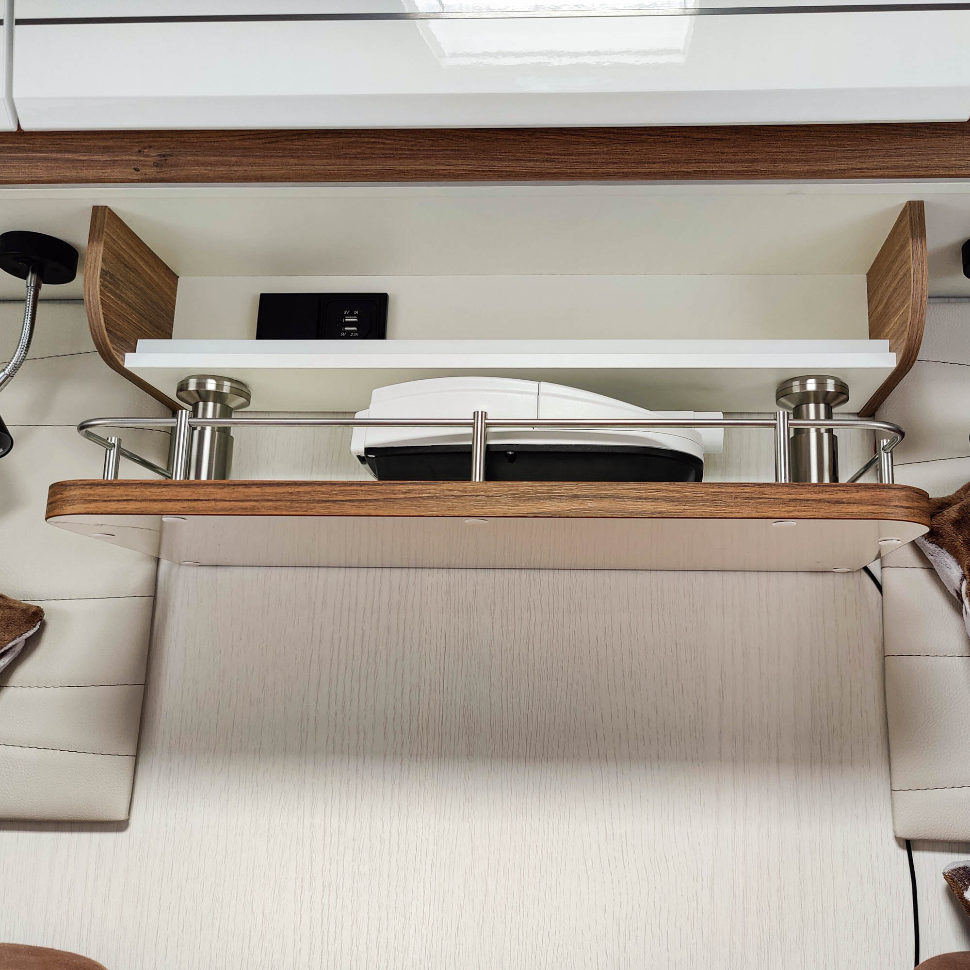 #couleur_blanc brillant avec chant Madison Walnut