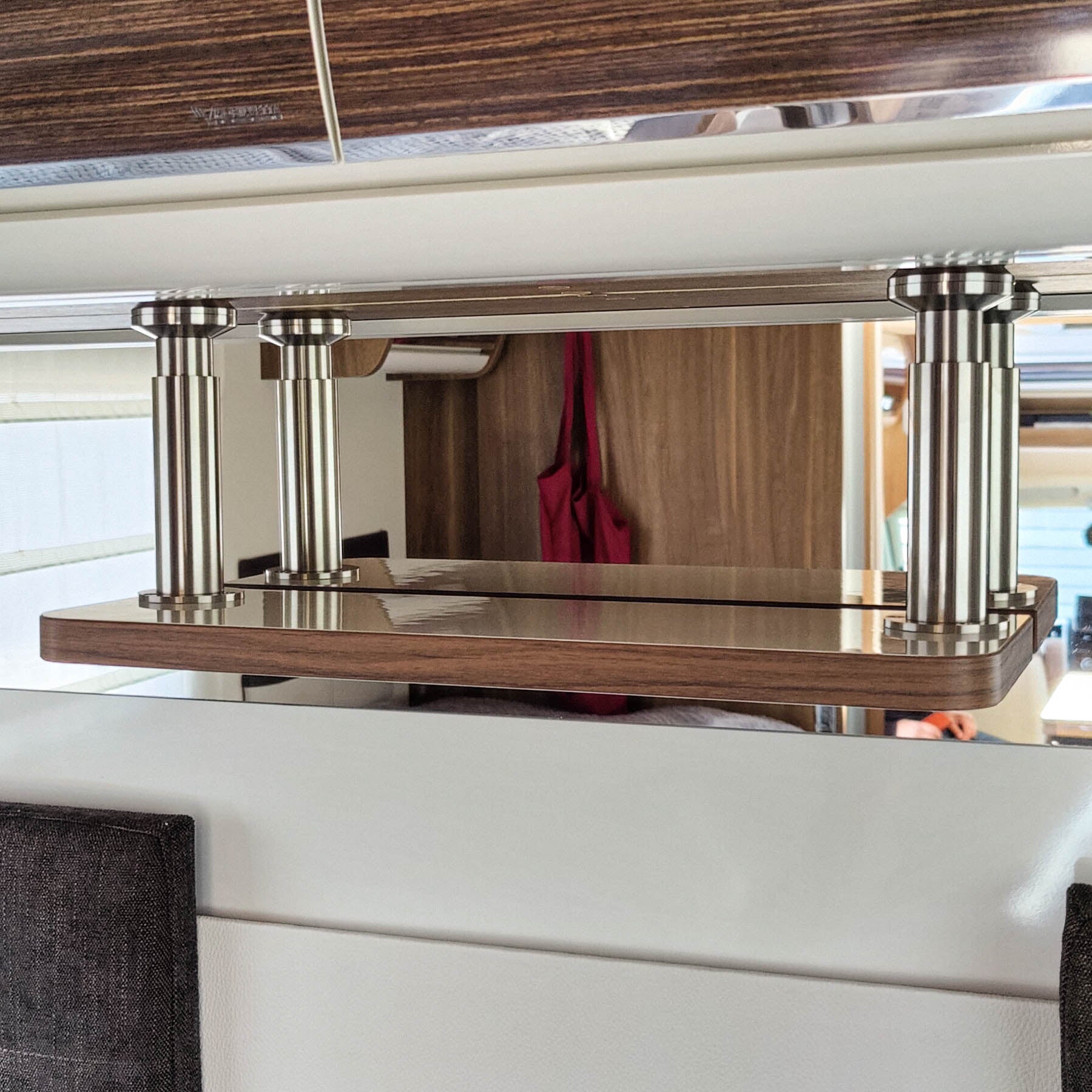 #couleur_blanc brillant avec chant Madison Walnut