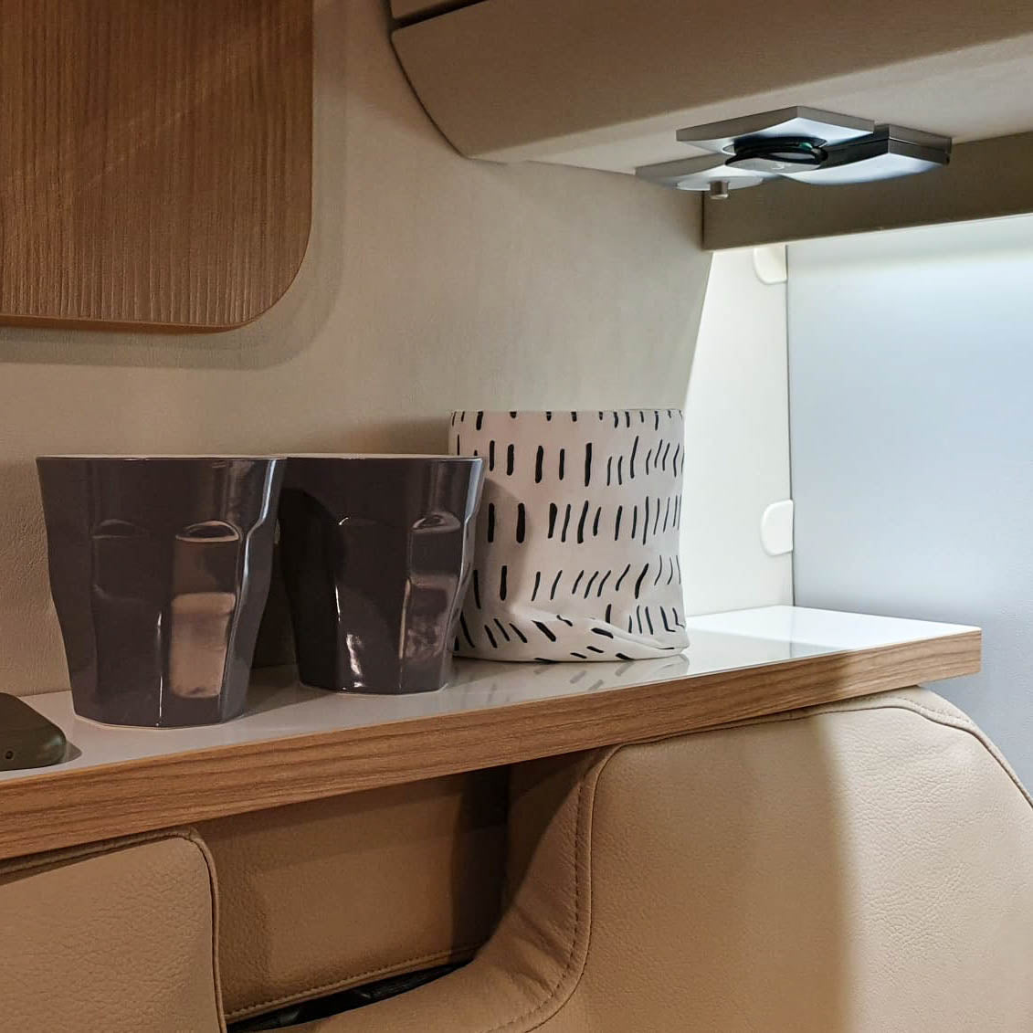 Tablette de rangement pour Adria Twin Fourgon jusqu'à 2018