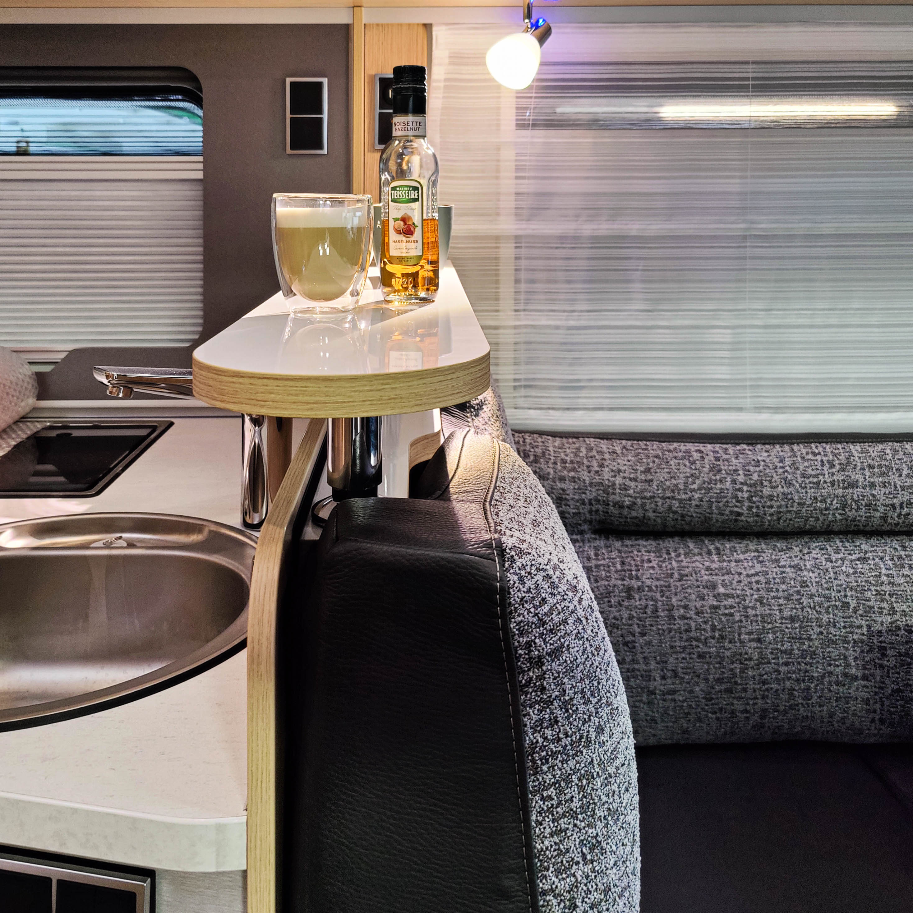 Tablette de rangement en 2 parties pour les modèles Hymer