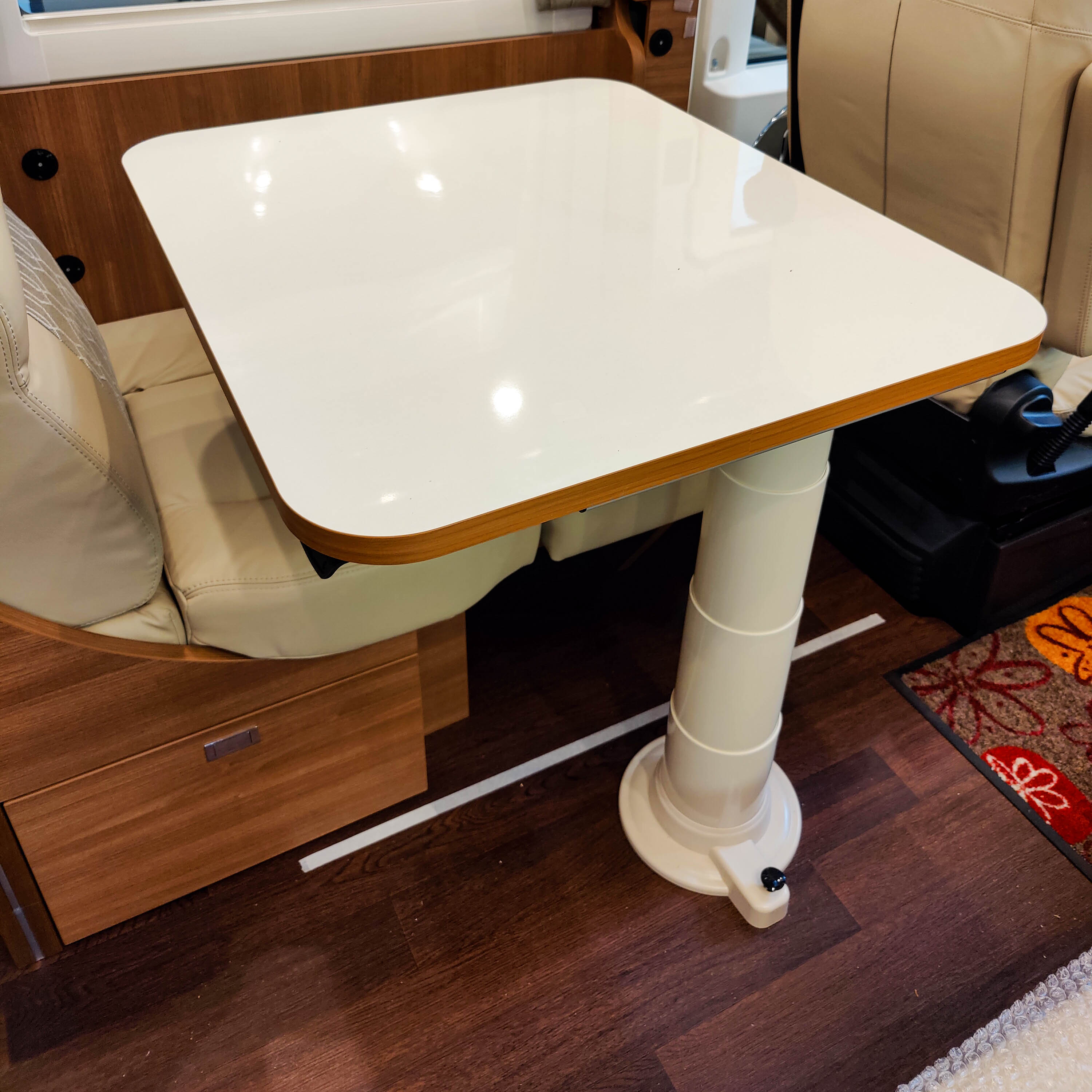 Piètement de table Nuova Mapa avec colonne réglable en hauteur pour plateaux de table classiques
