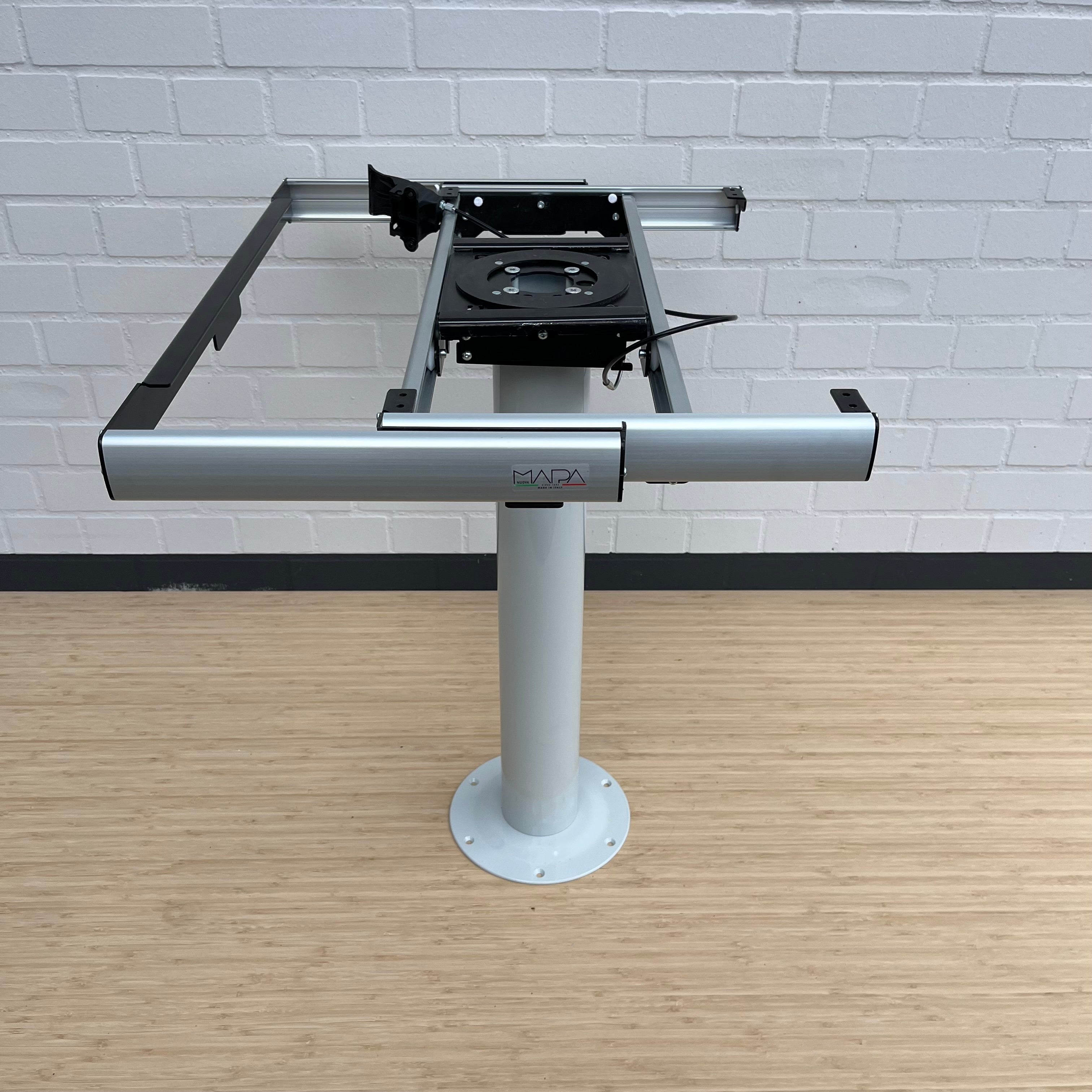 Piètement de table Nuova Mapa, y compris pied rigide pour plateaux de table pliants et classiques