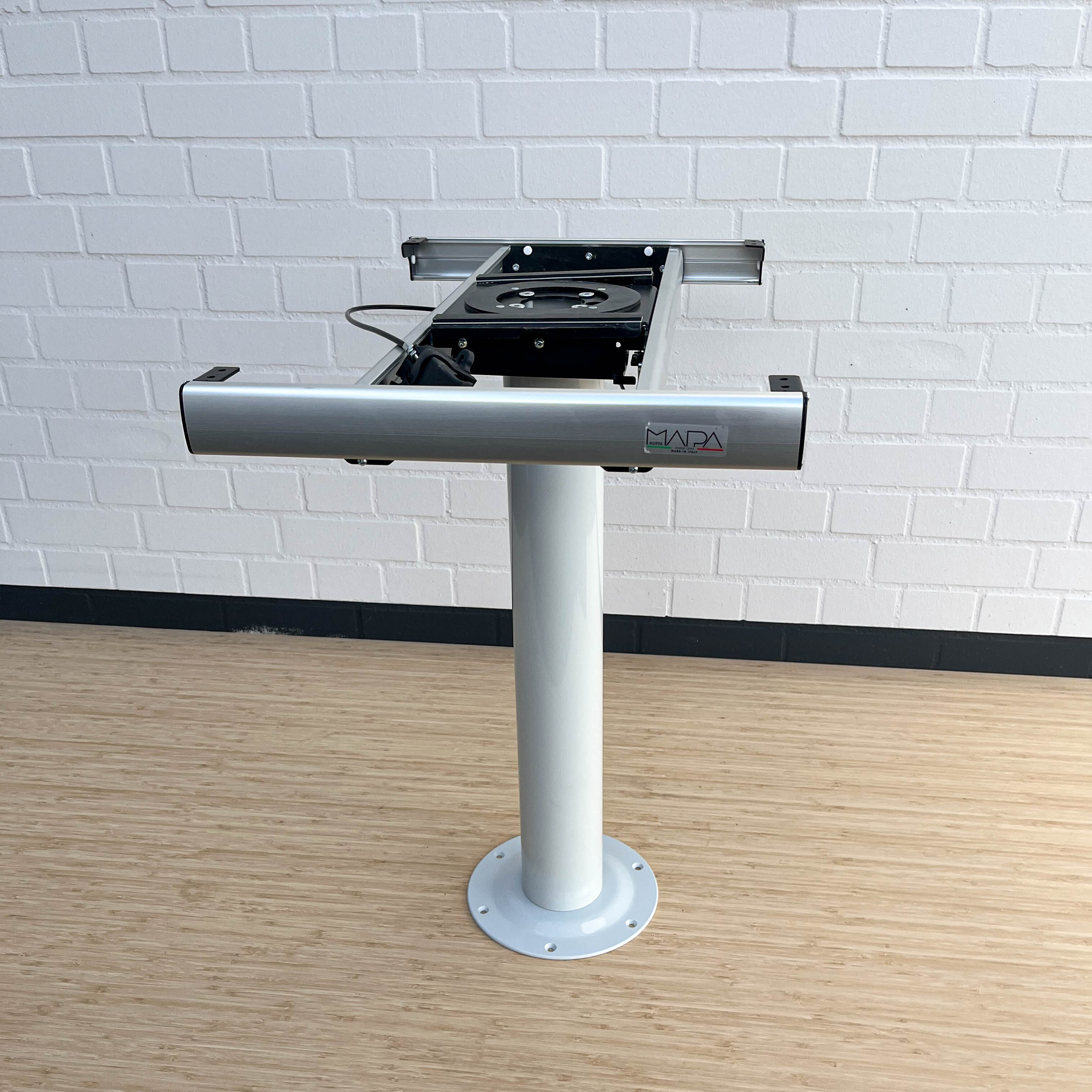 Piètement de table Nuova Mapa, y compris pied rigide pour plateaux de table pliants et classiques